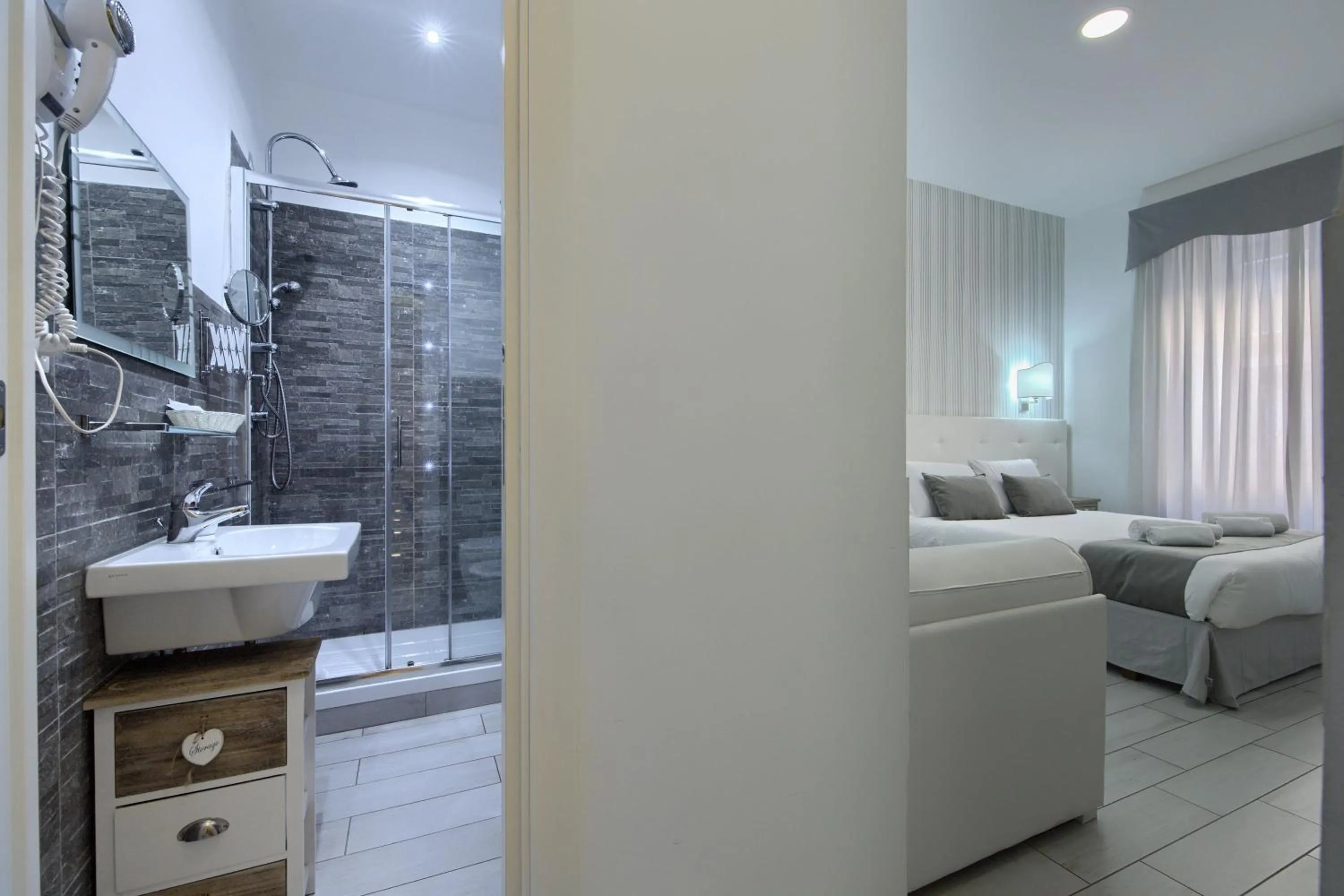 Bathroom, Bed in Vatican's Roof