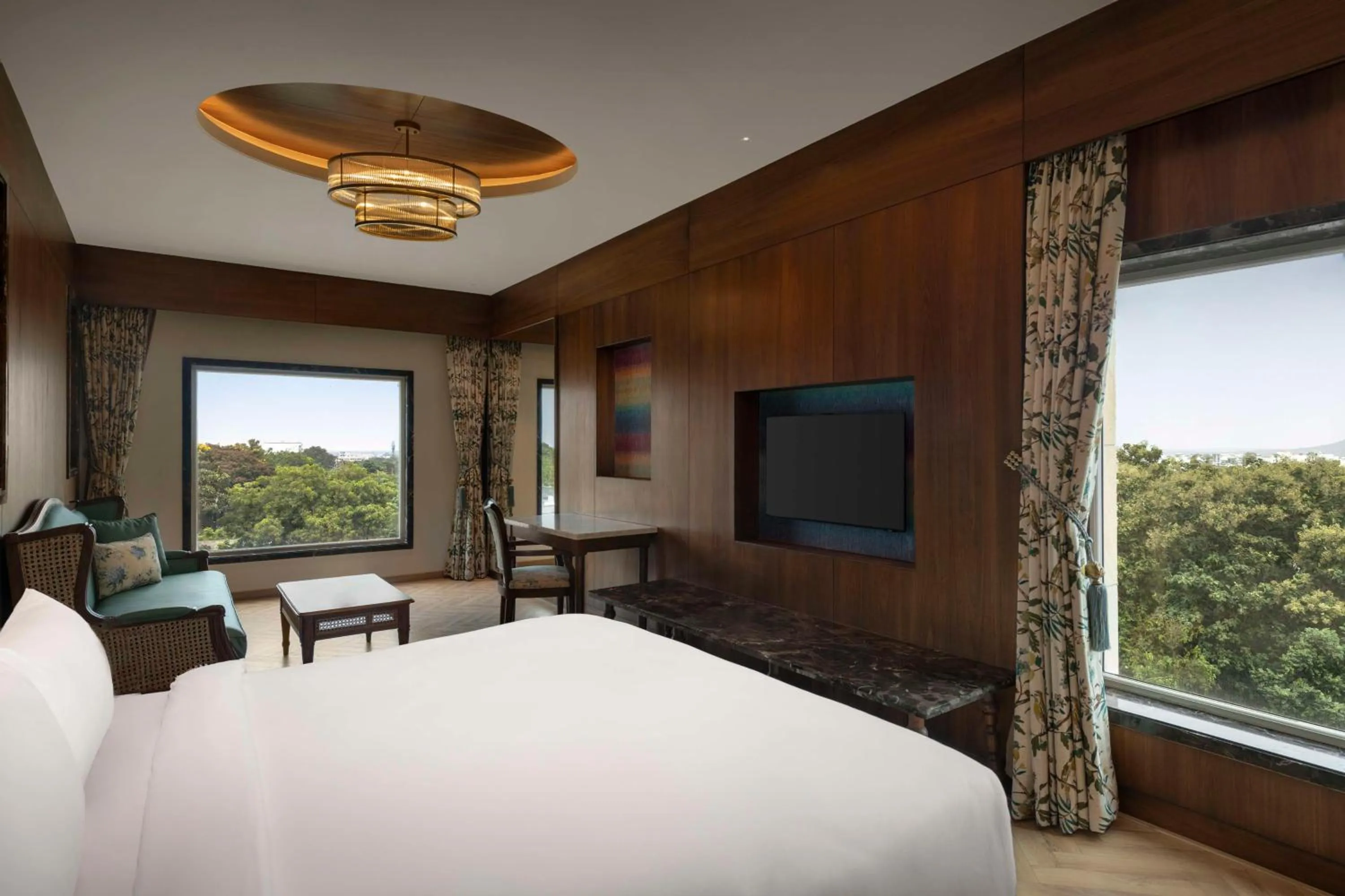 Bed in Jasraj Palace Yavatmal Hotel, a member of Radisson Individuals