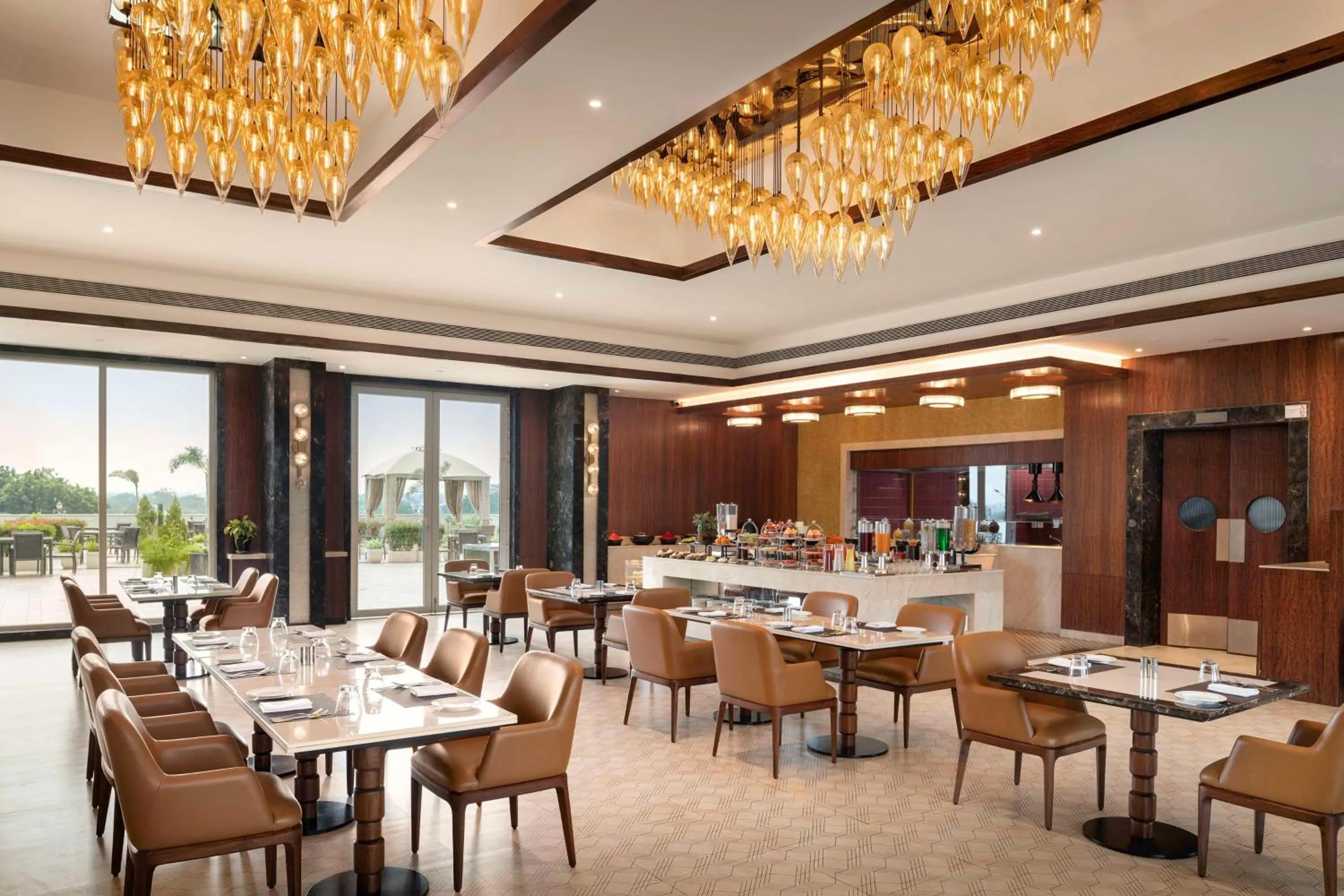 Restaurant/places to eat in Jasraj Palace Yavatmal Hotel, a member of Radisson Individuals