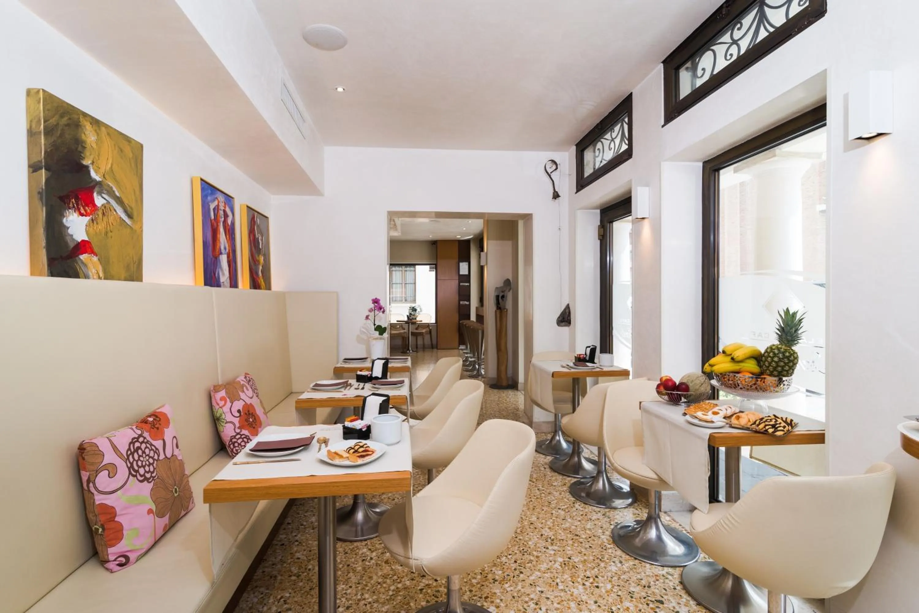 Food and drinks in Hotel Relais San Nicolò