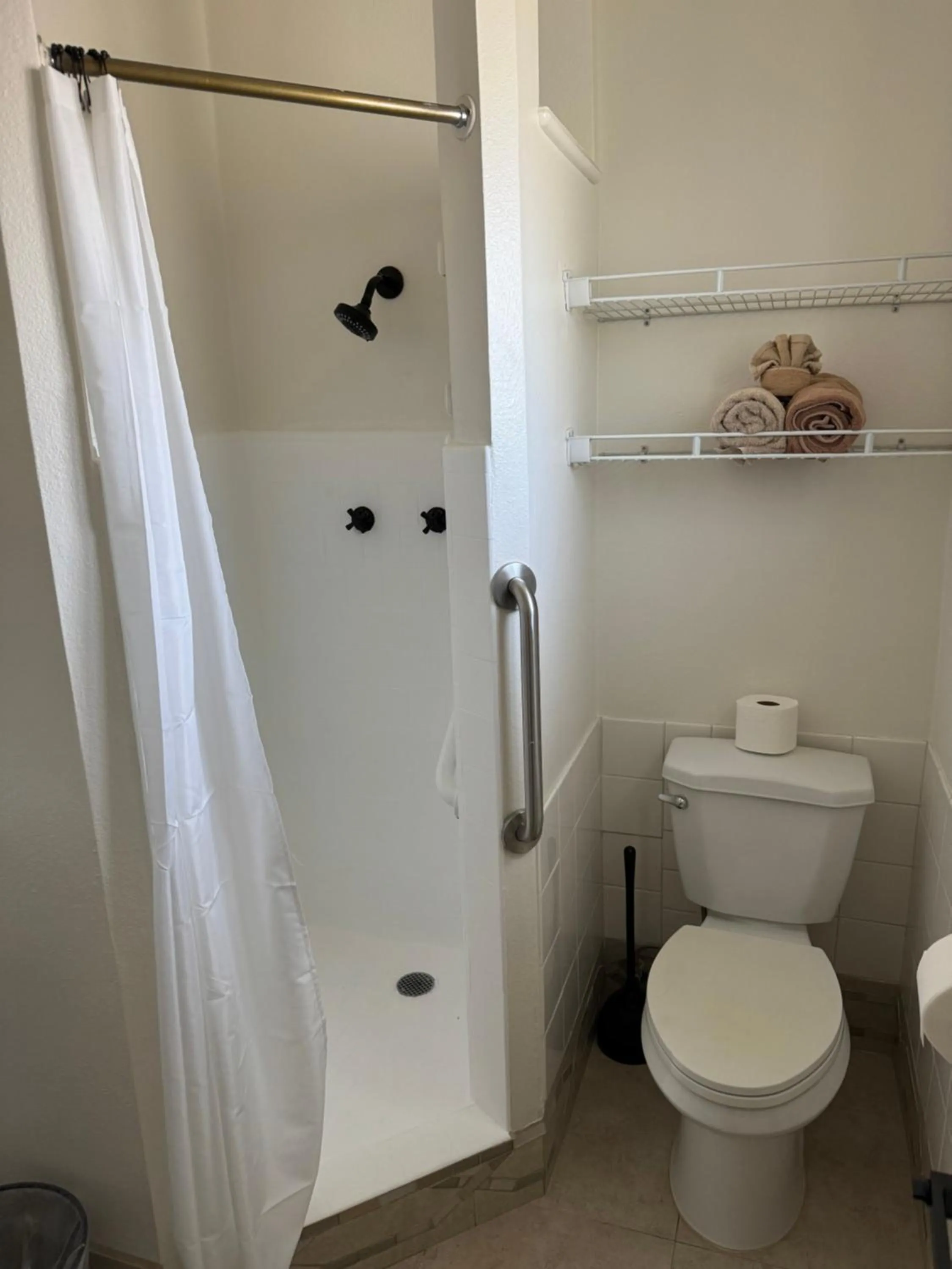 Shower in Eastern Sierra Motor Lodge