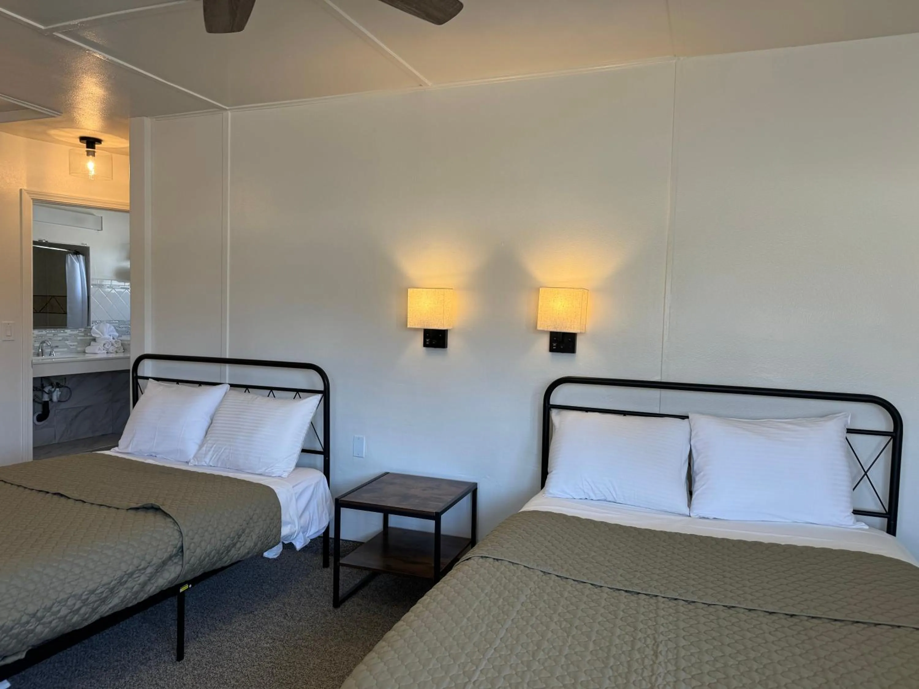 Bed in Eastern Sierra Motor Lodge