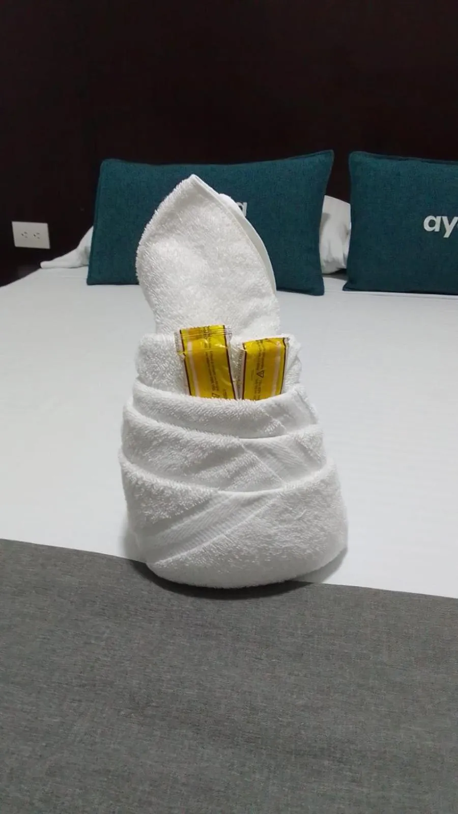 towels, Bed in Hotel Mar Inn Cali