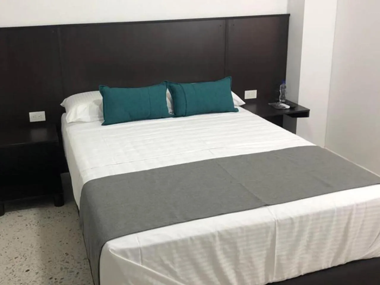 Bed in Hotel Mar Inn Cali