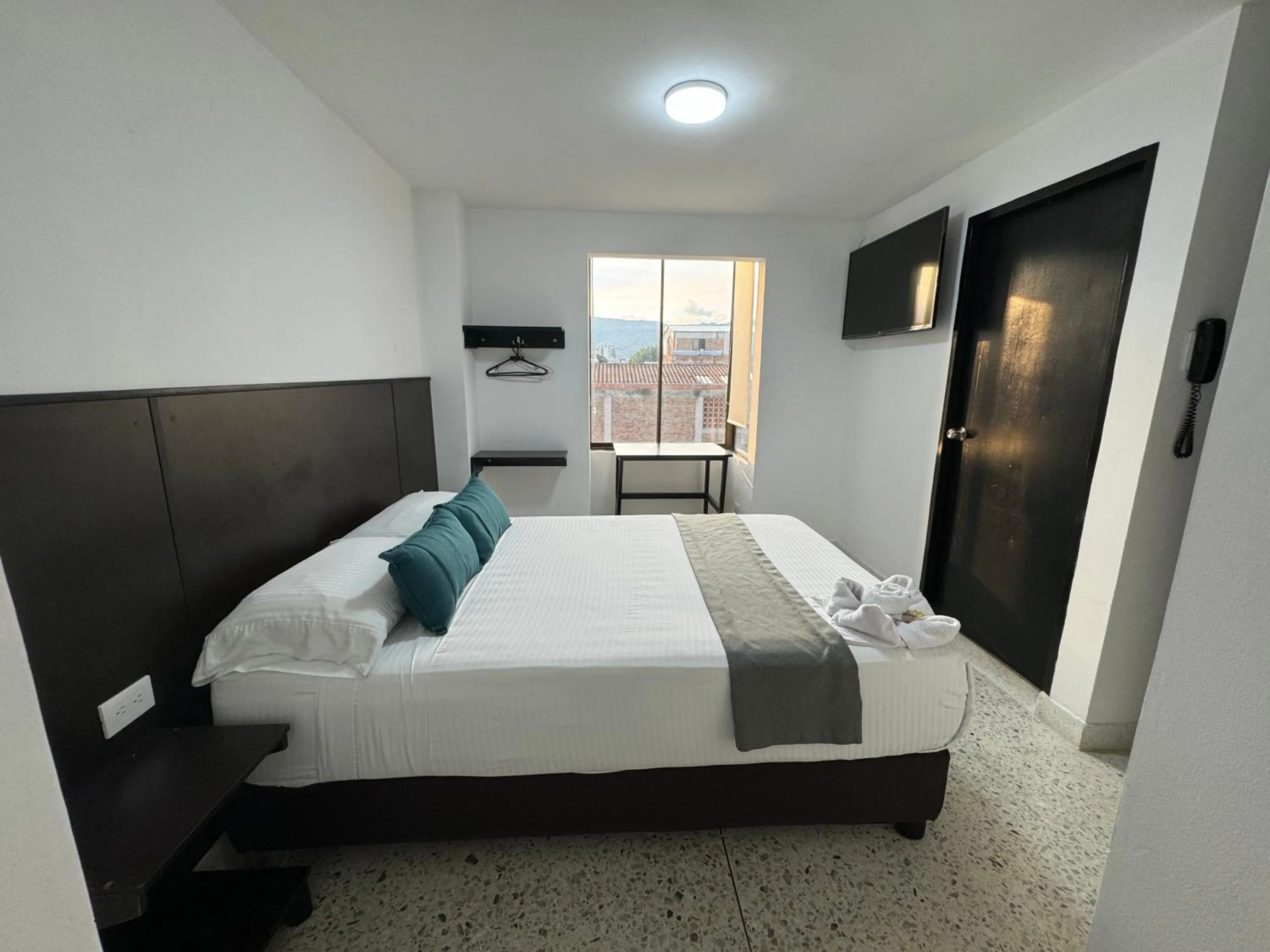 Bed in Hotel Mar Inn Cali