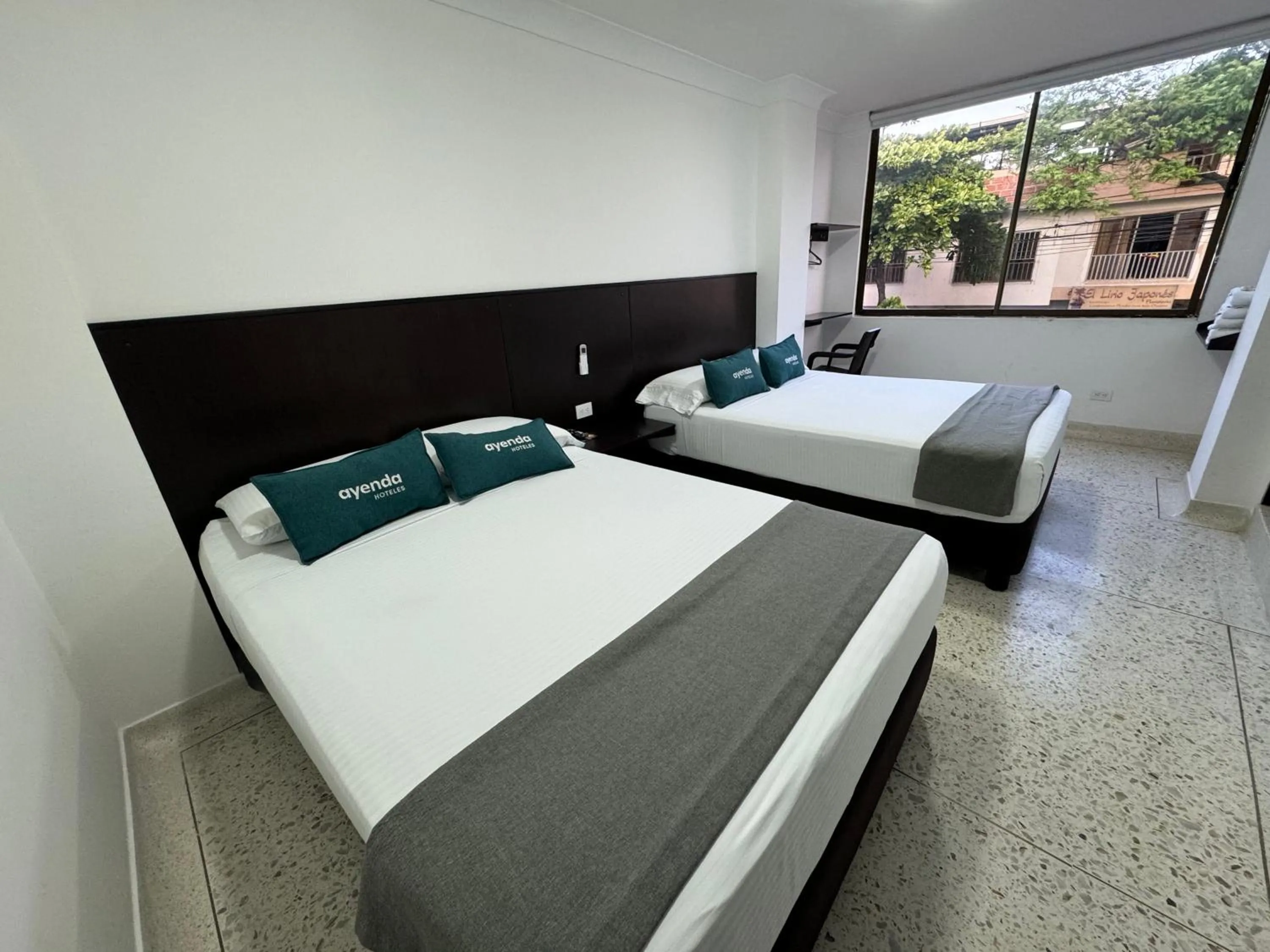 Bed in Hotel Mar Inn Cali