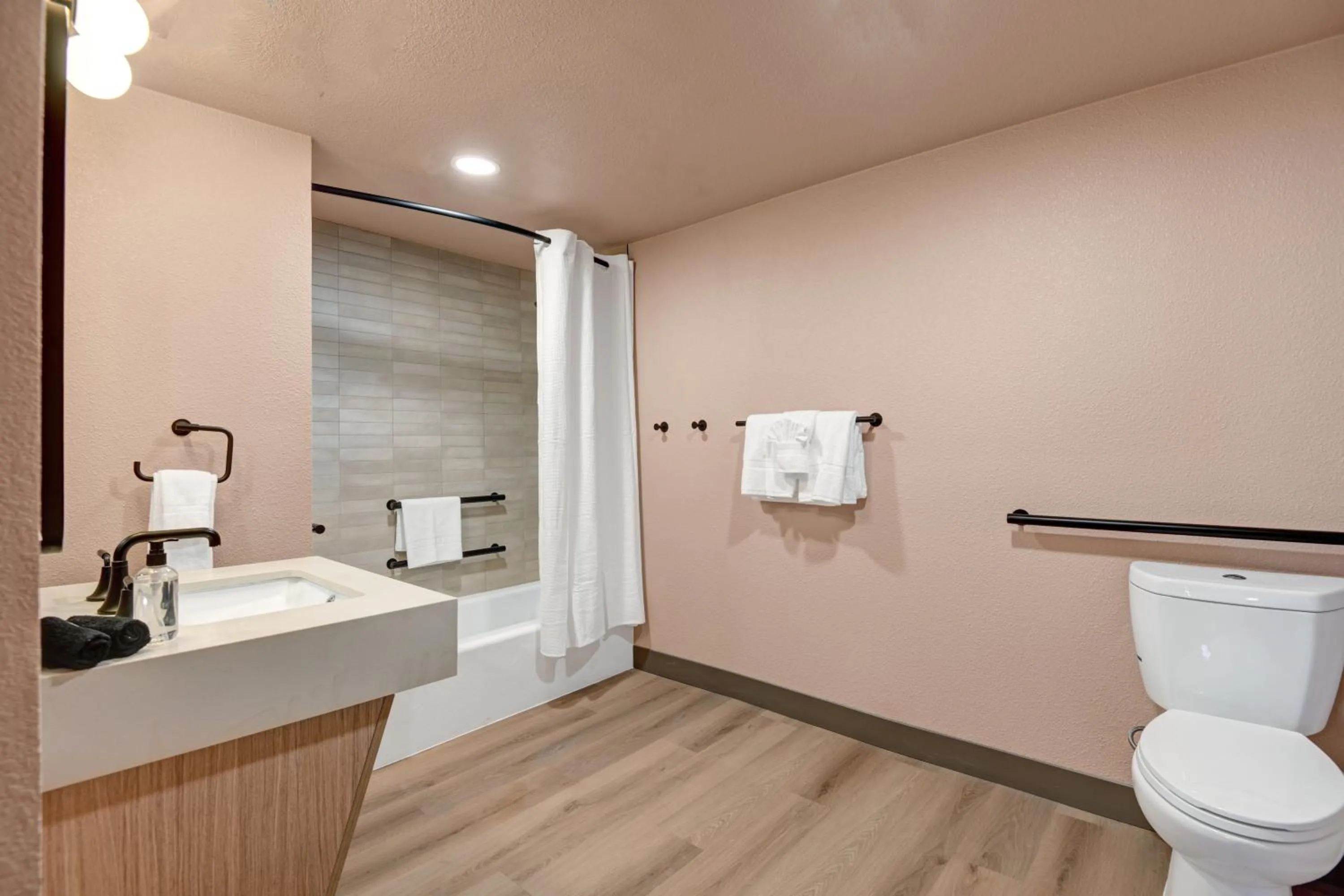 Shower in The Dunes Hotel (Palm Springs)