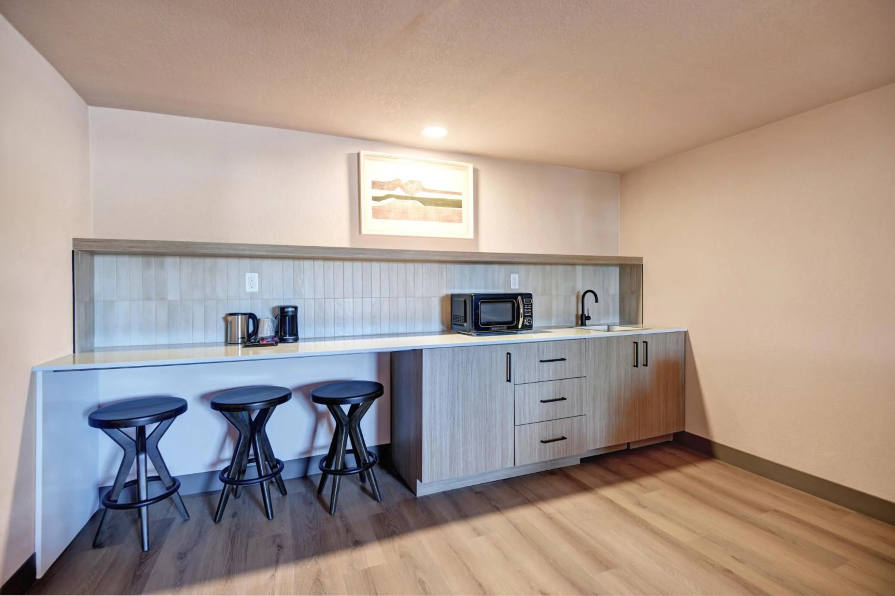 Coffee/tea facilities in The Dunes Hotel (Palm Springs)