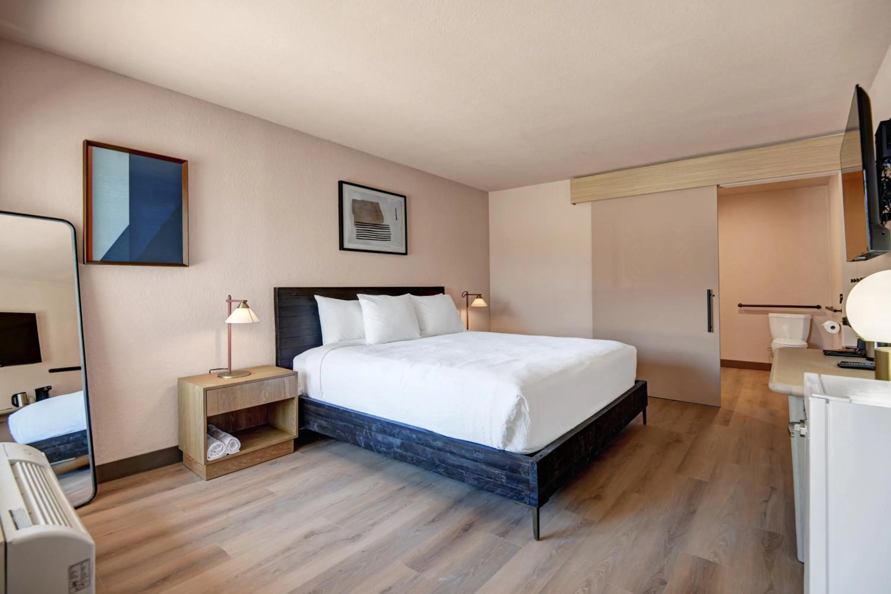 Photo of the whole room, Bed in The Dunes Hotel (Palm Springs)