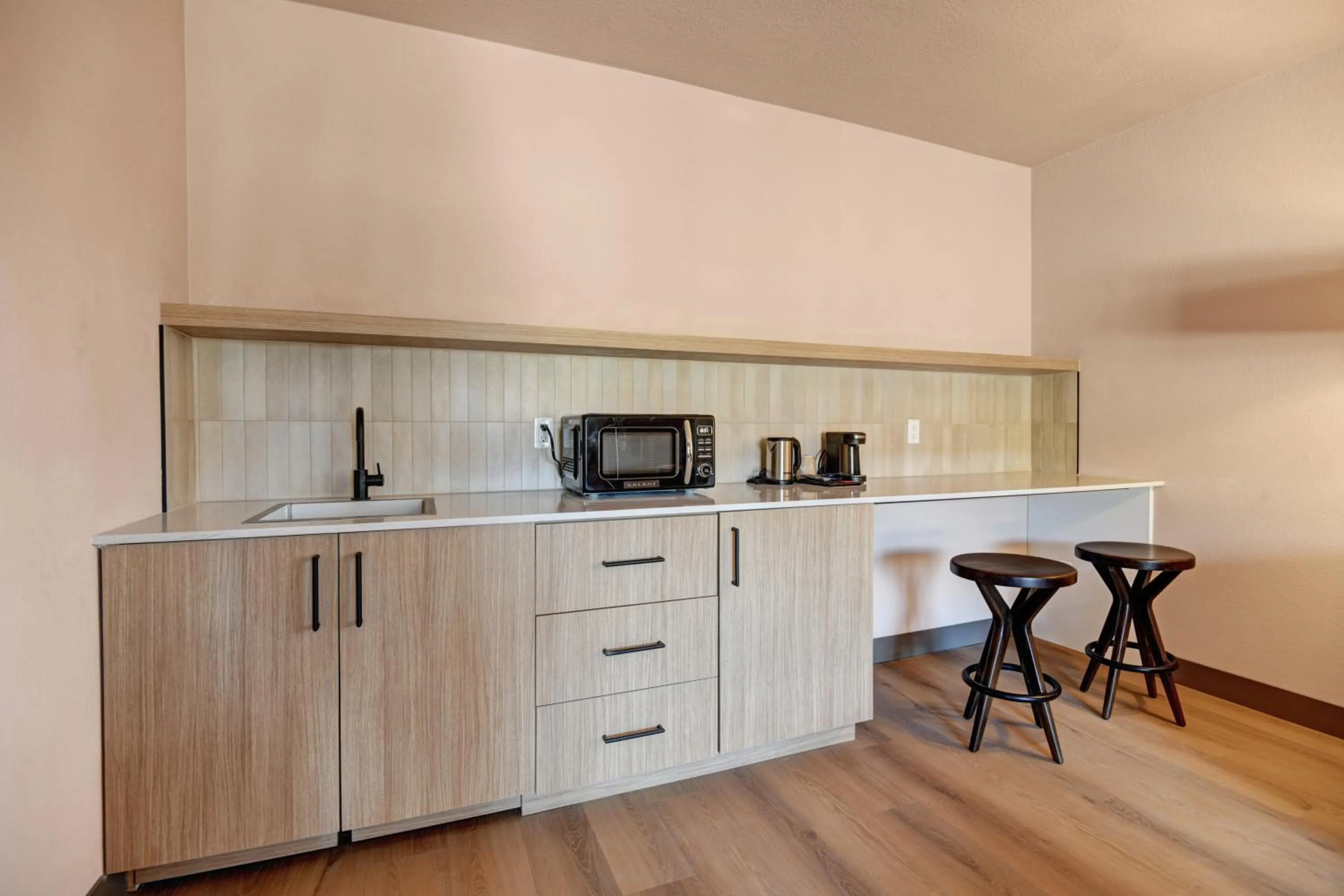 Coffee/tea facilities in The Dunes Hotel (Palm Springs)