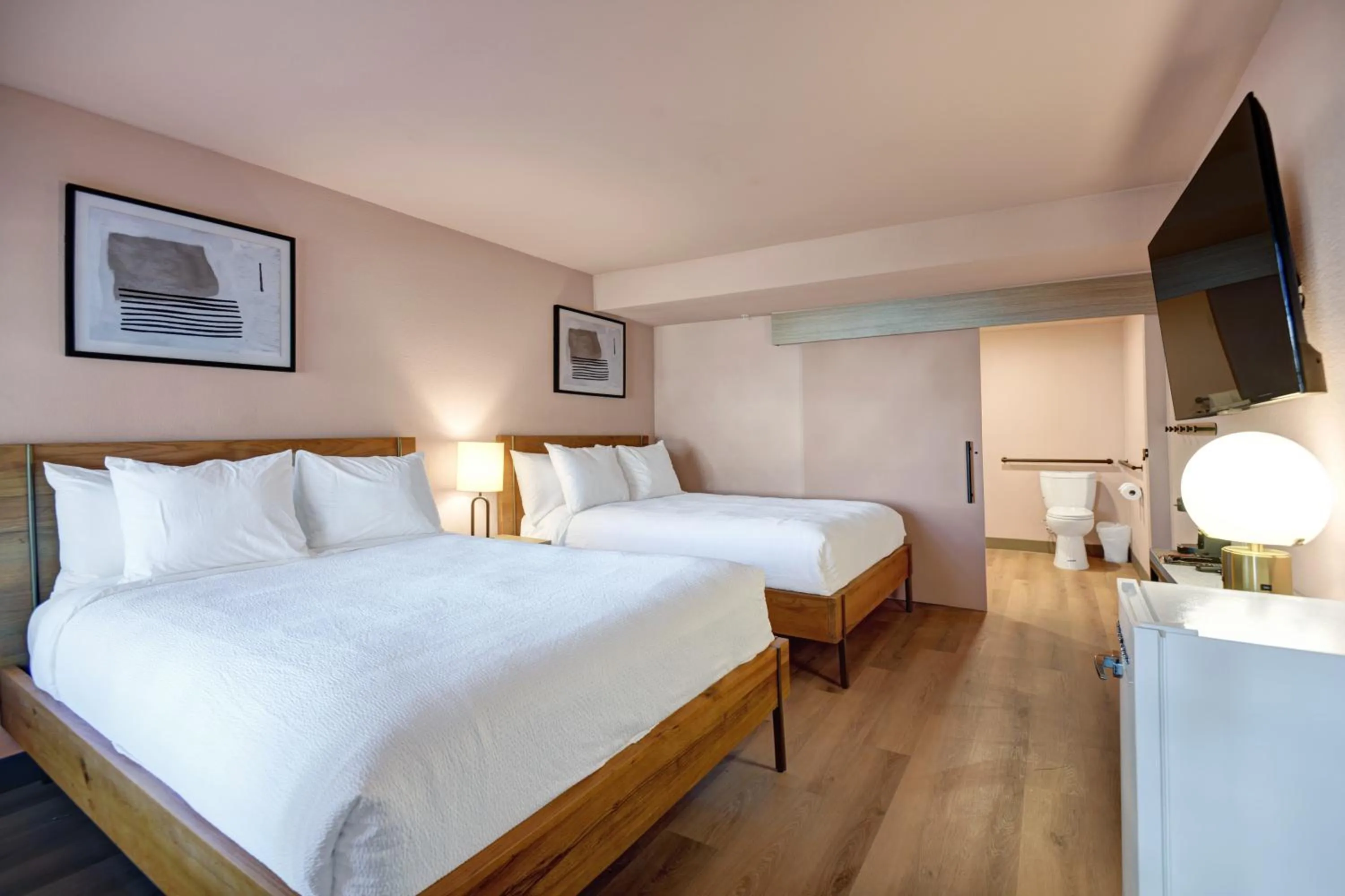 Photo of the whole room, Bed in The Dunes Hotel (Palm Springs)