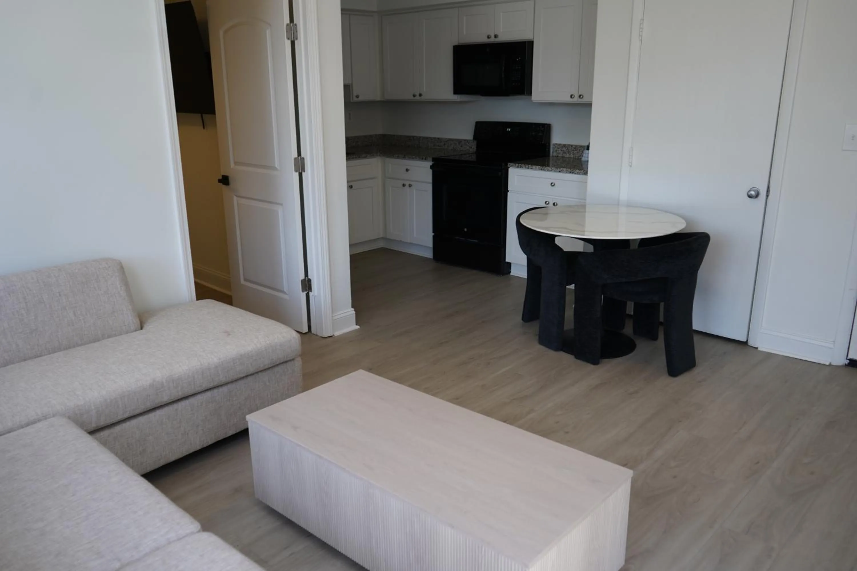 Kitchen or kitchenette in Indigo