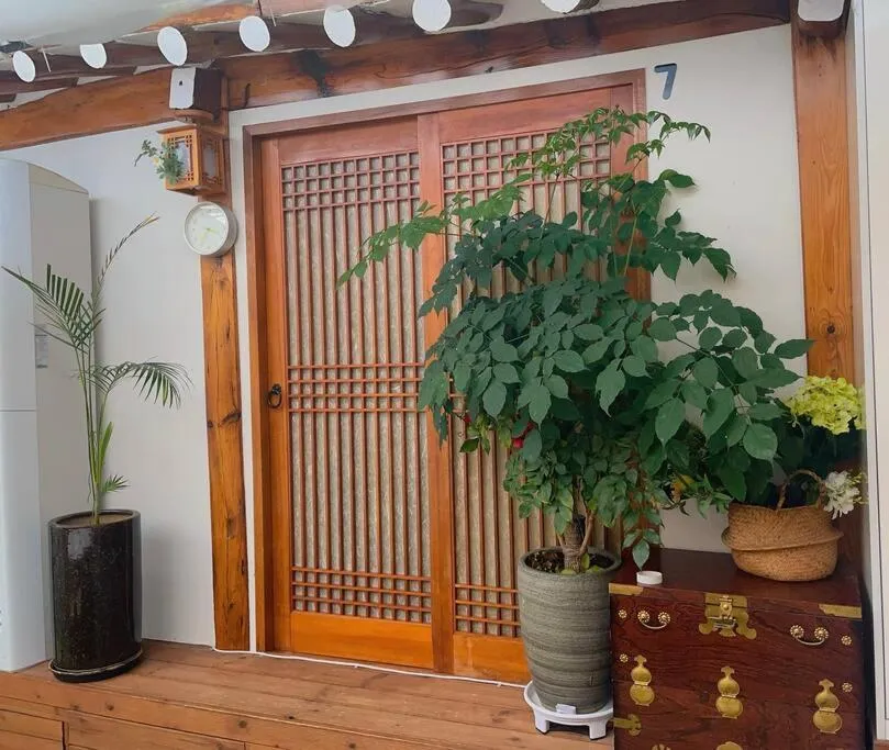 Property building in Bibimbap Hanok Guesthouse Gyeongbokgung
