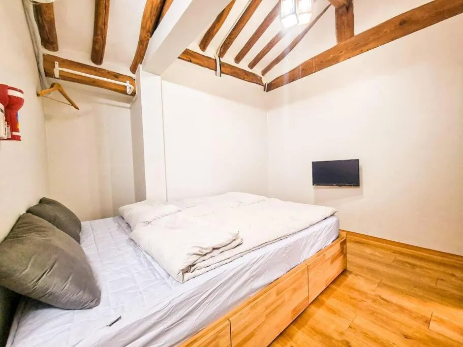 Bed in Bibimbap Hanok Guesthouse Gyeongbokgung