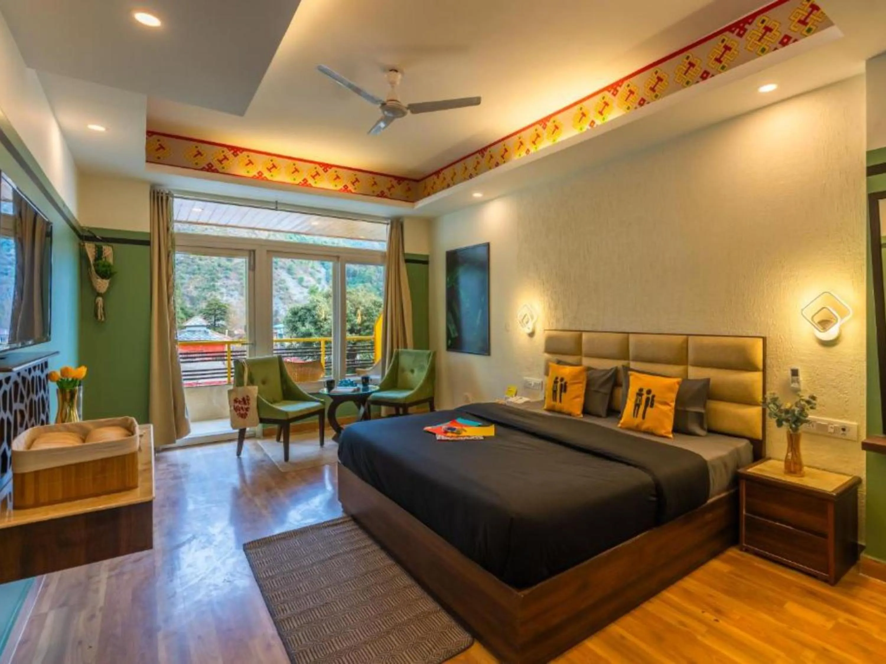 Bed in The Hosteller Mcleodganj, Bhagsu Waterfall