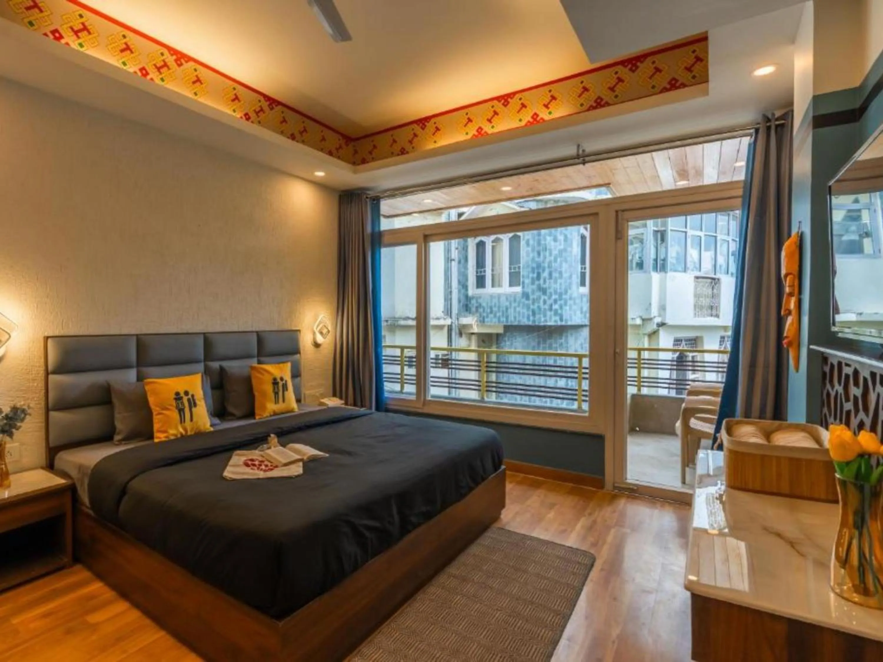 Bed in The Hosteller Mcleodganj, Bhagsu Waterfall