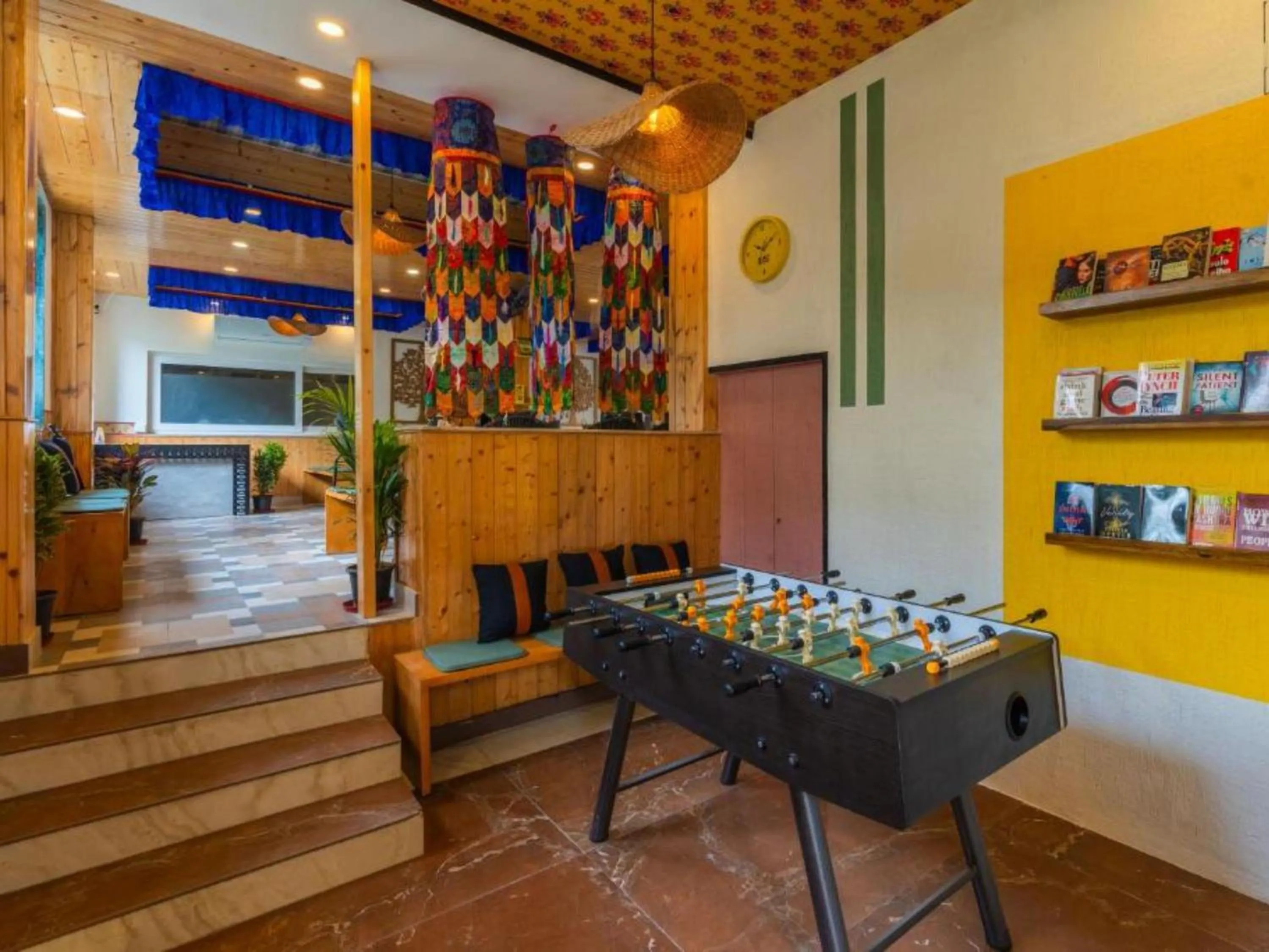 Lobby or reception in The Hosteller Mcleodganj, Bhagsu Waterfall