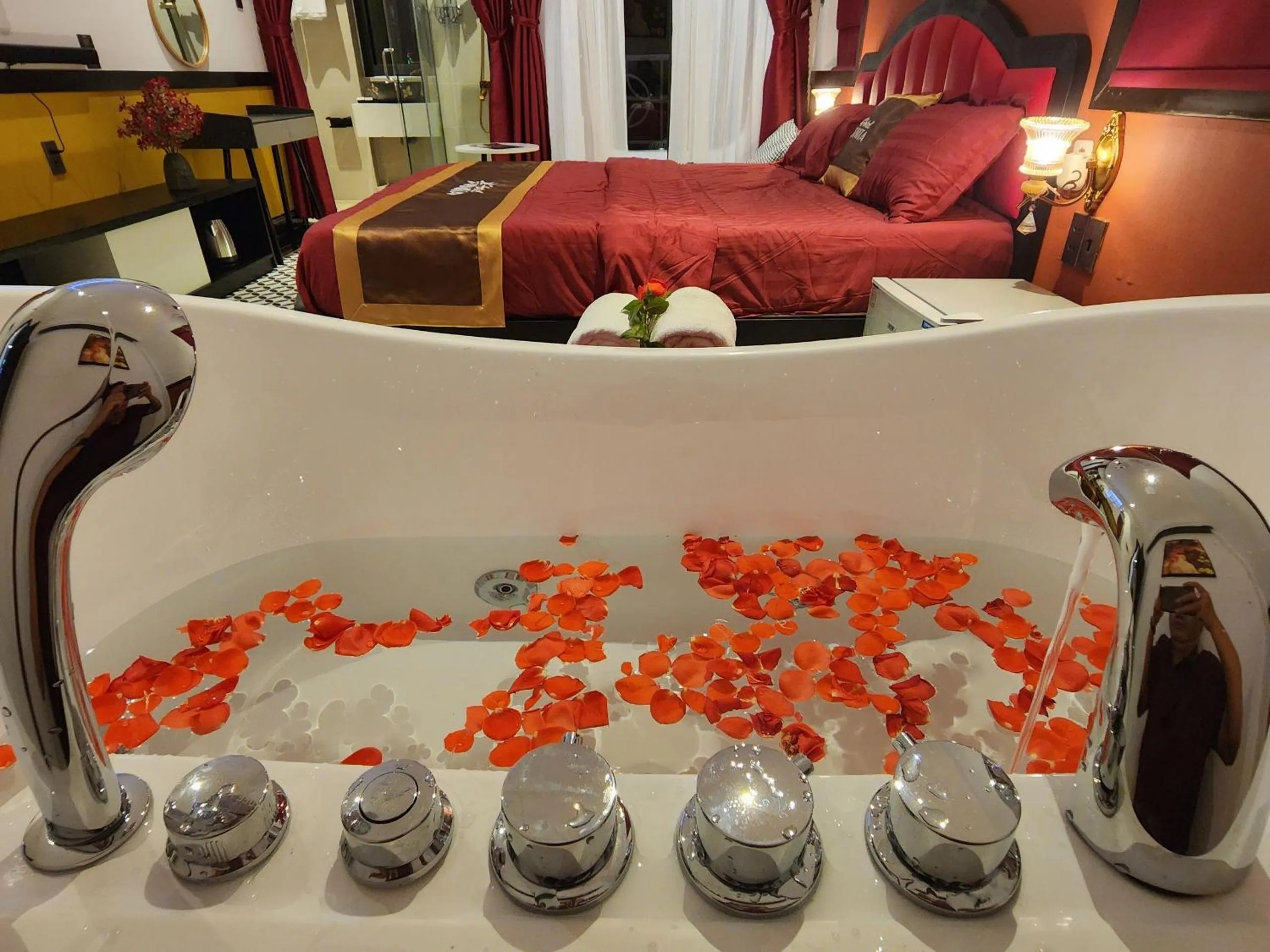 Shower, Bed in Punita Hotel