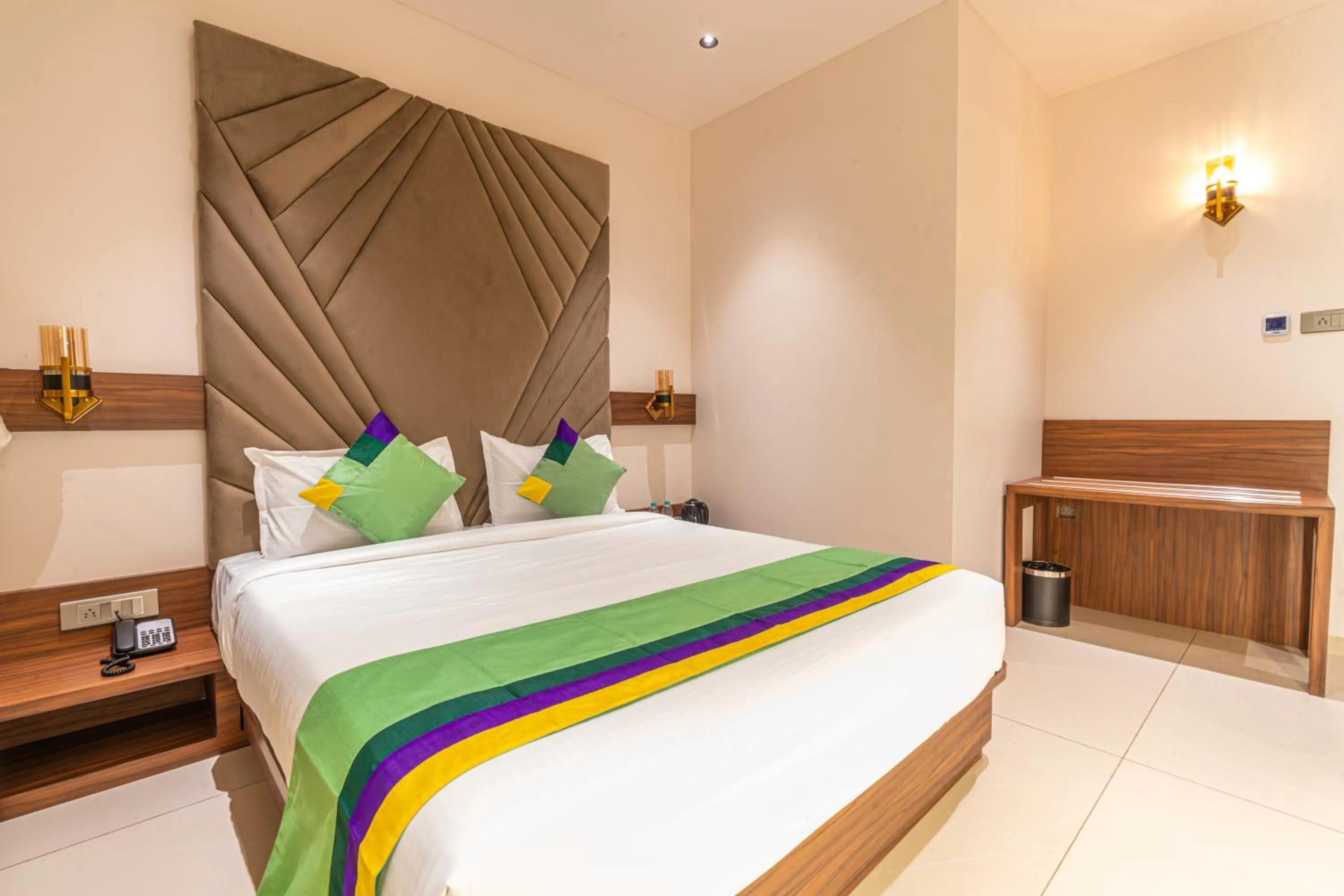 Bedroom, Bed in Treebo Premium Heritage Grand -Majiwada Thane