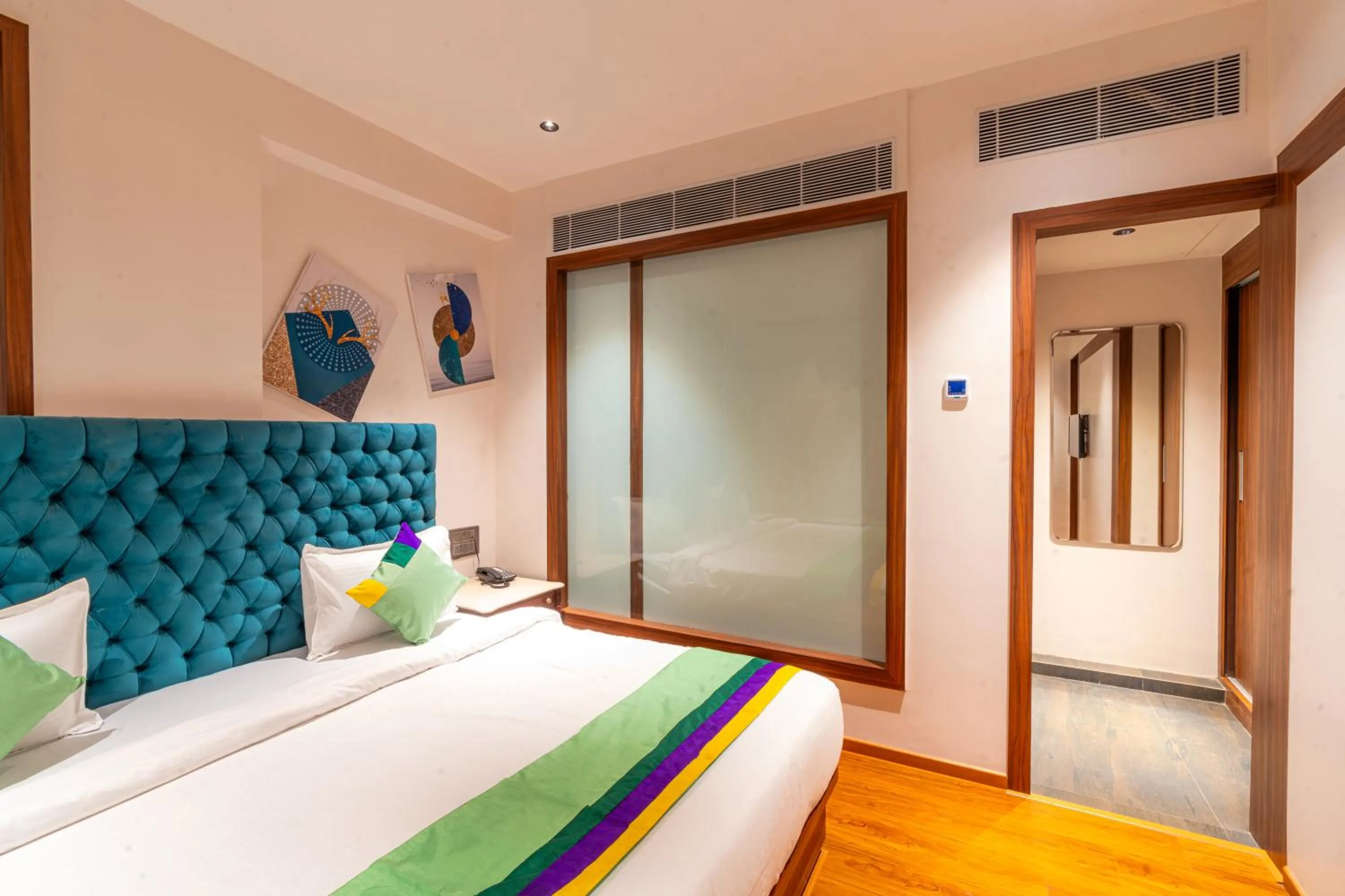 Bedroom, Bed in Treebo Premium Heritage Grand -Majiwada Thane