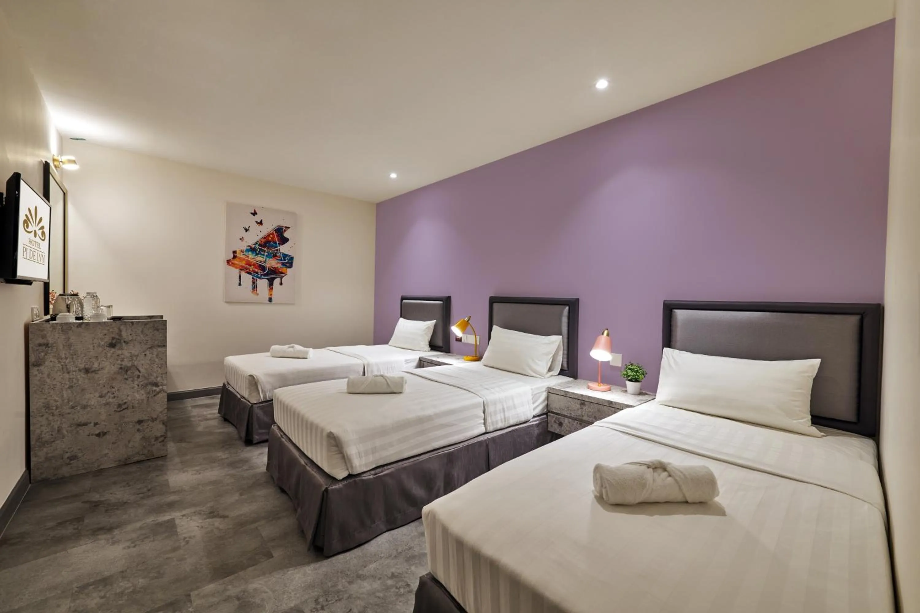 Bed in PJ De Inn Hotel