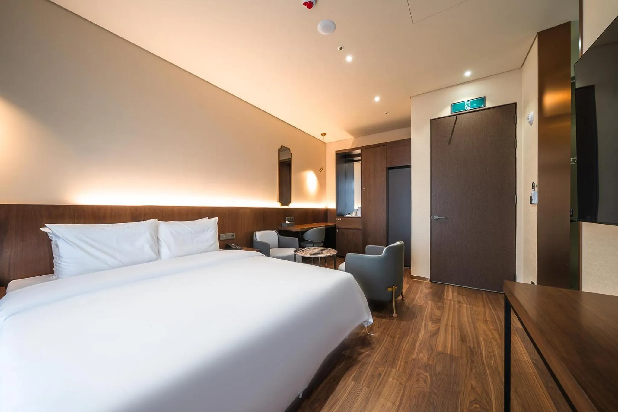 Bedroom, Bed in Uiwang Milos Hotel