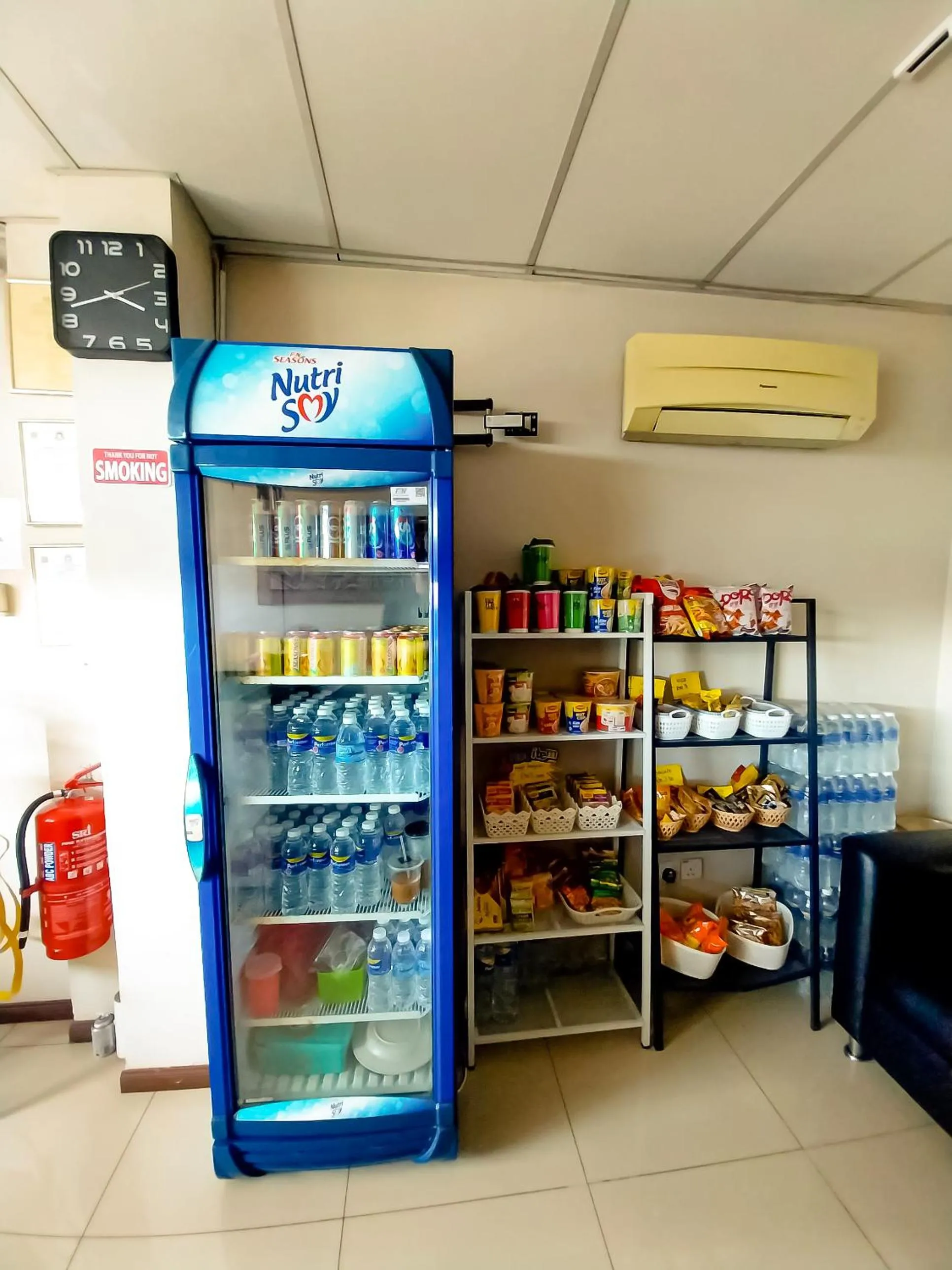 Food and drinks in MB Budget Hotel