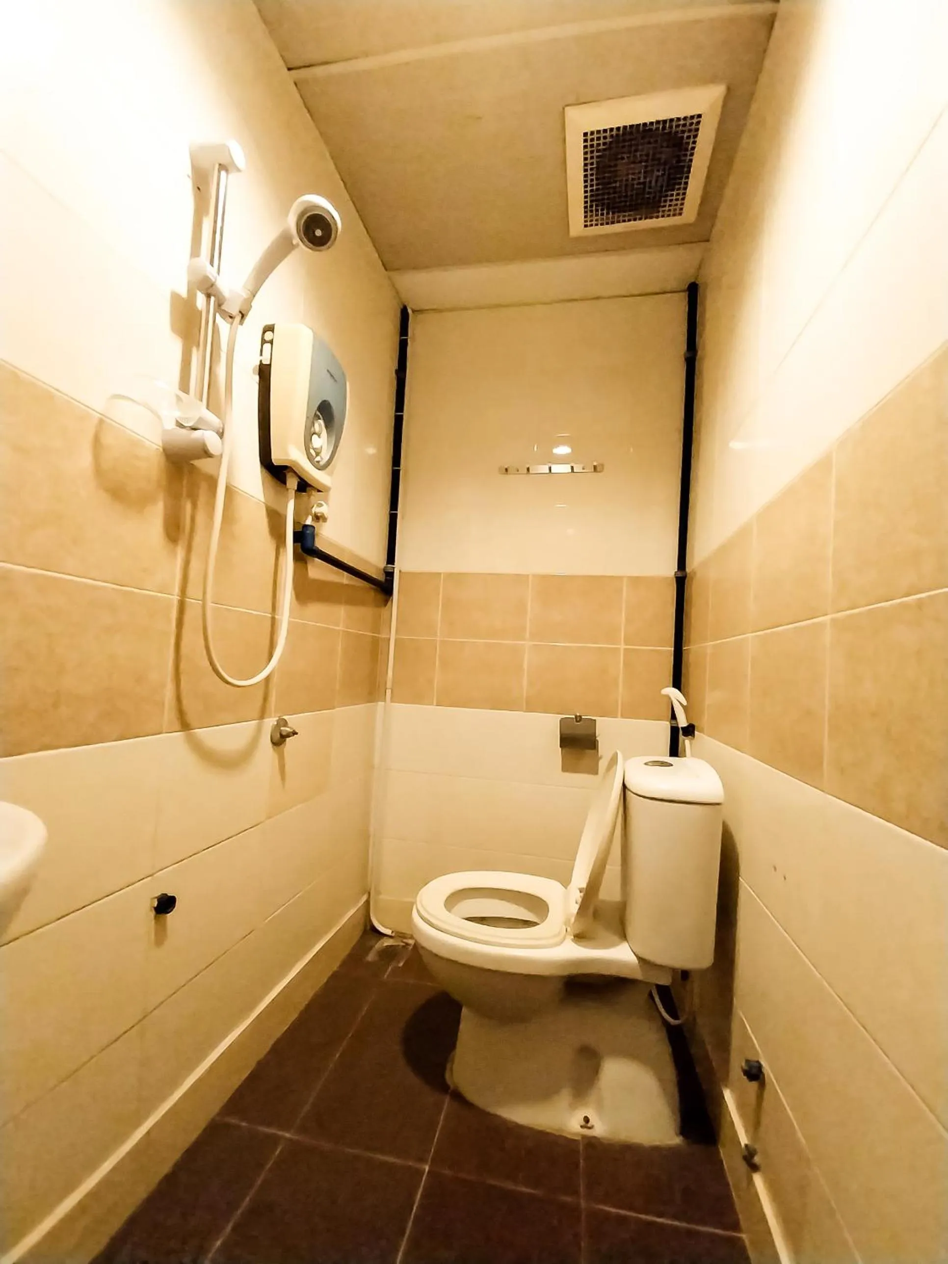 Shower in MB Budget Hotel