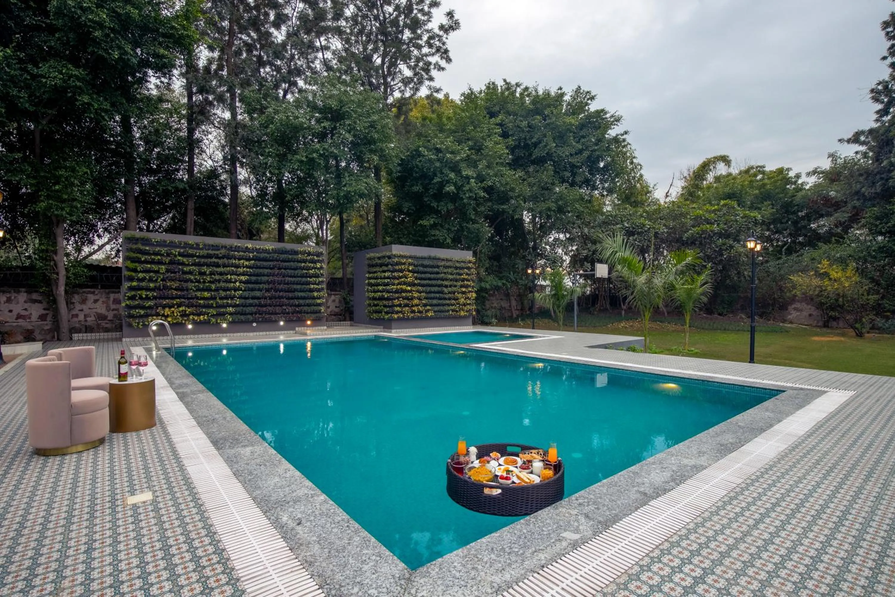 Spring in ELIVAAS 6 BHK Farmstay with Pvt Pool & Garden - Esh