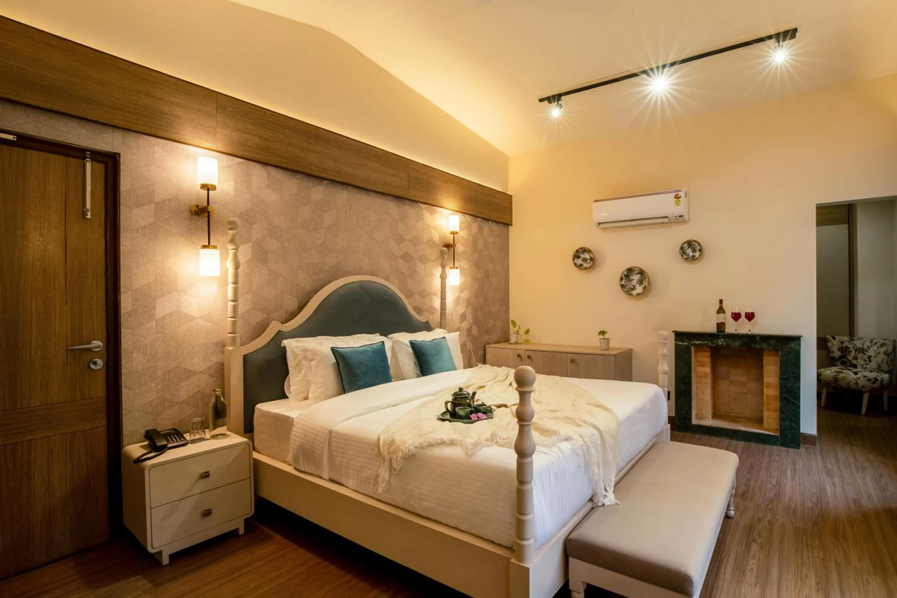 Bed in ELIVAAS 6 BHK Farmstay with Pvt Pool & Garden - Esh