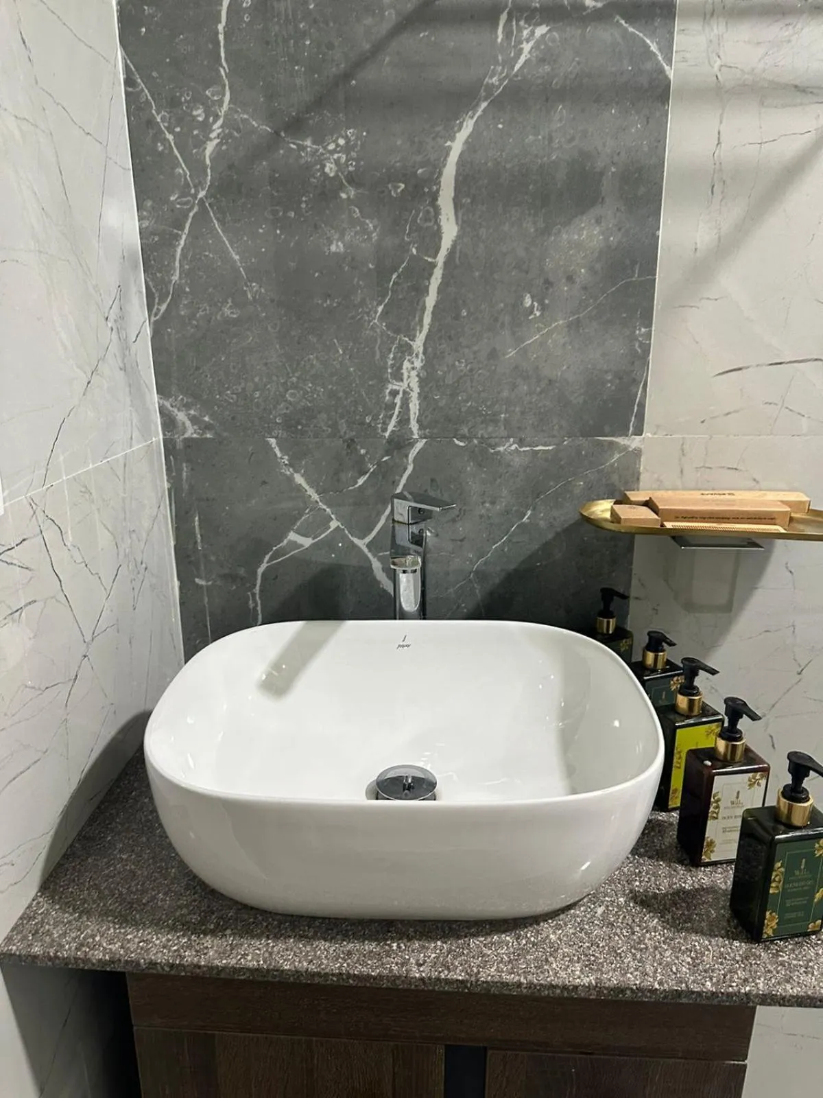 Bathroom in ELIVAAS 6 BHK Farmstay with Pvt Pool & Garden - Esh