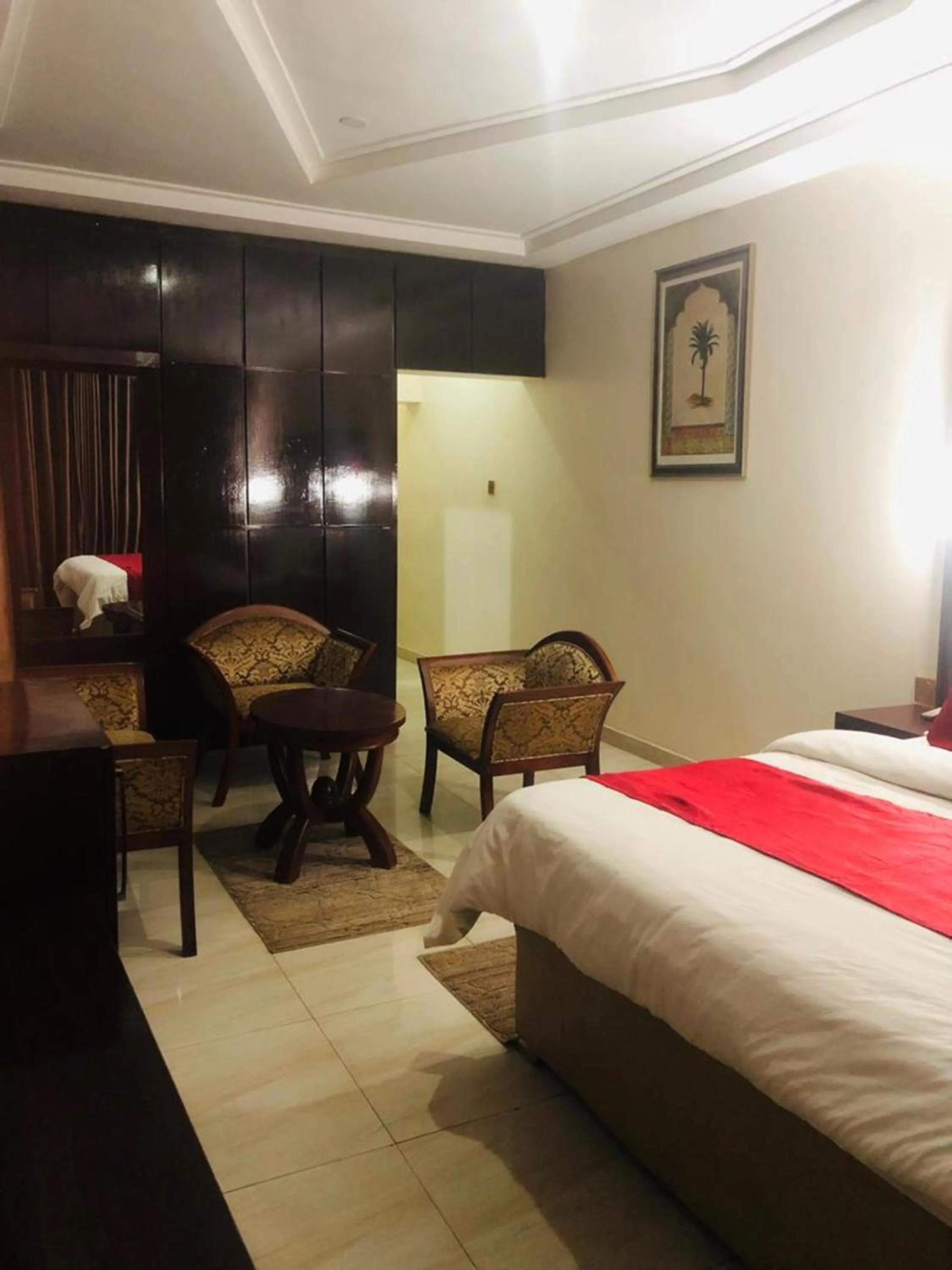 Bedroom, Bed in MCLORRETS SUITES