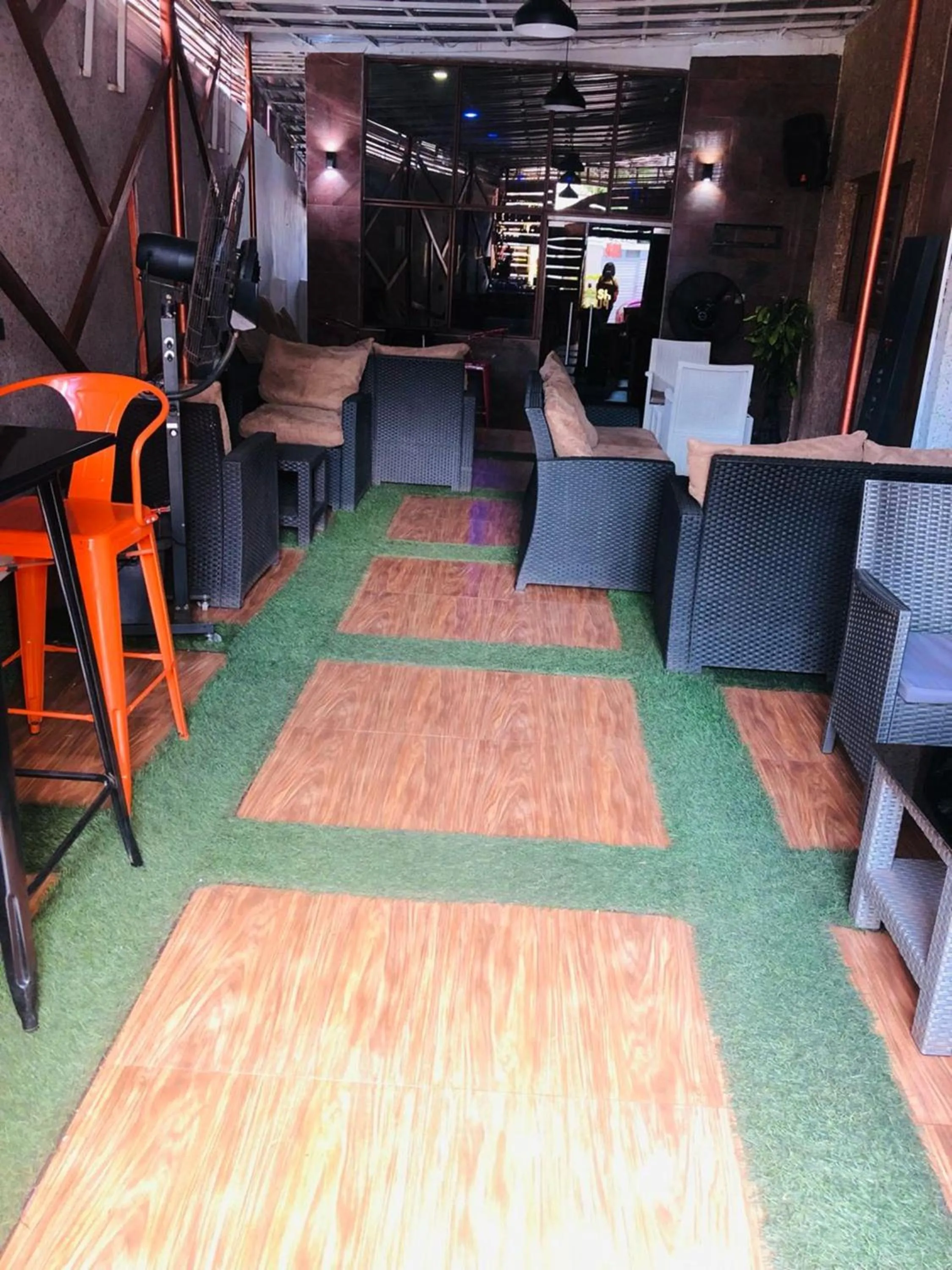 Lounge or bar in MCLORRETS SUITES