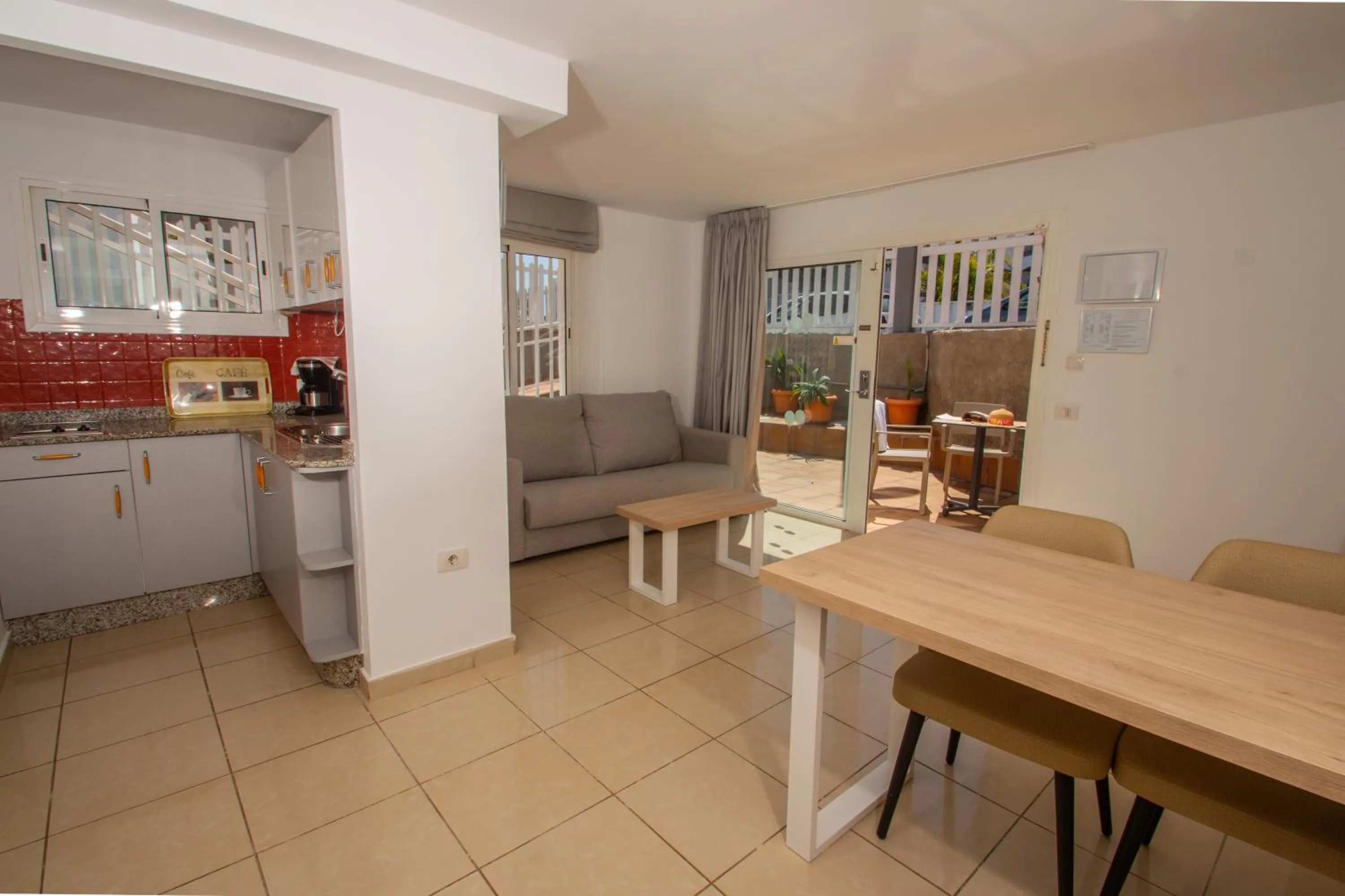 Kitchen or kitchenette in Apartamentos Cocoteros