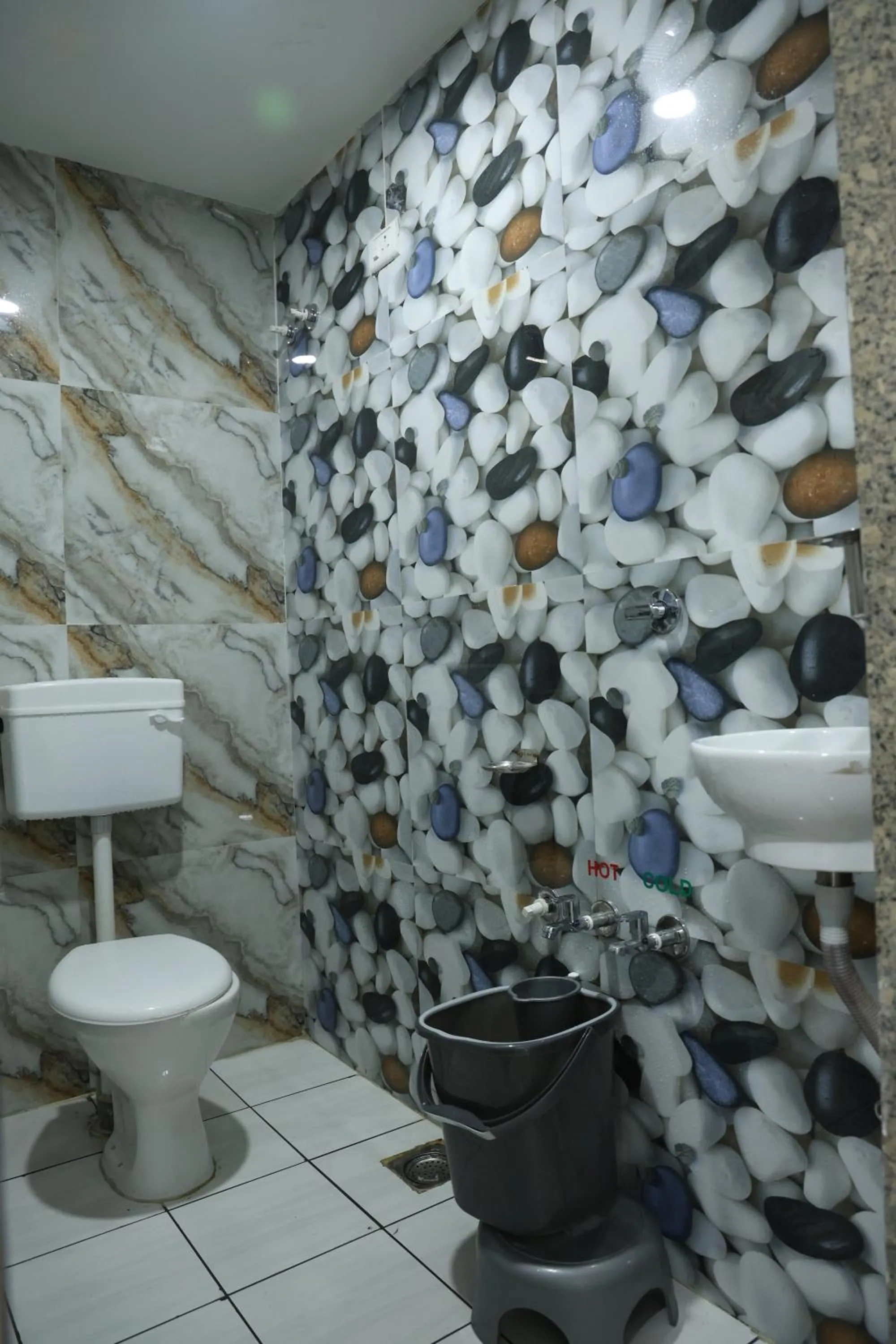 Toilet in Hotel Aaram Kalupur