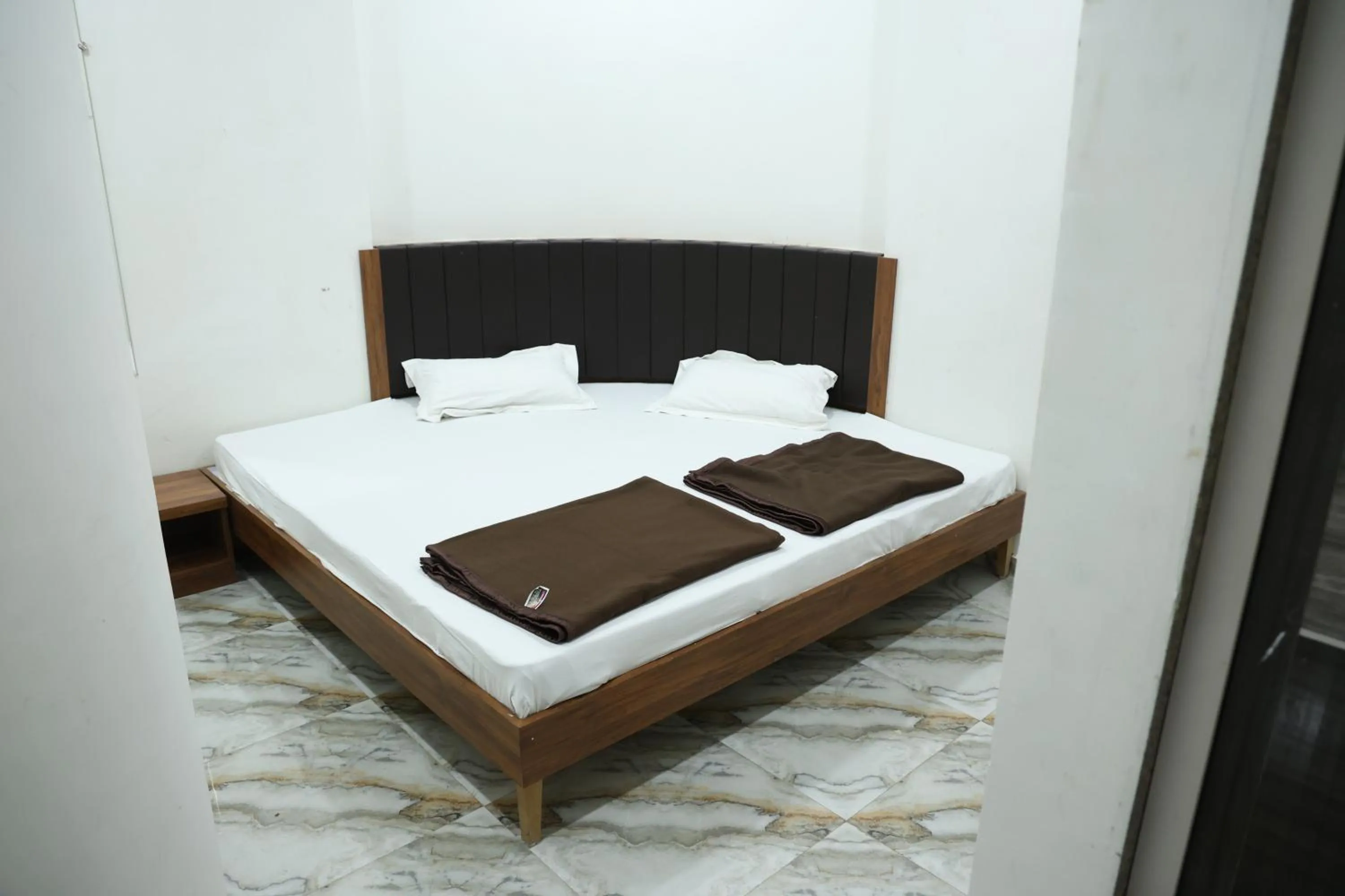 Bed in Hotel Aaram Kalupur