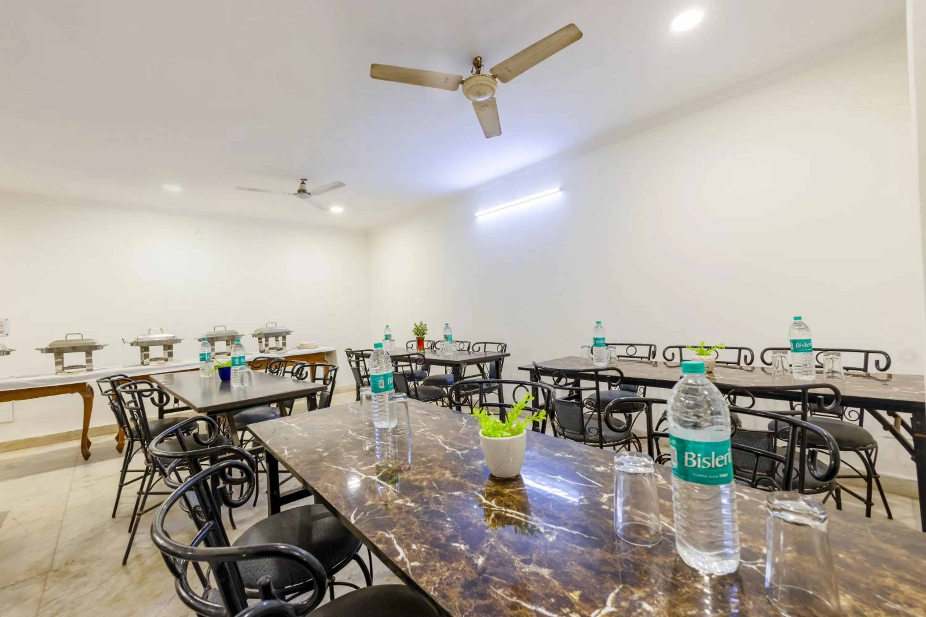 Restaurant/places to eat in Hotel South Indian