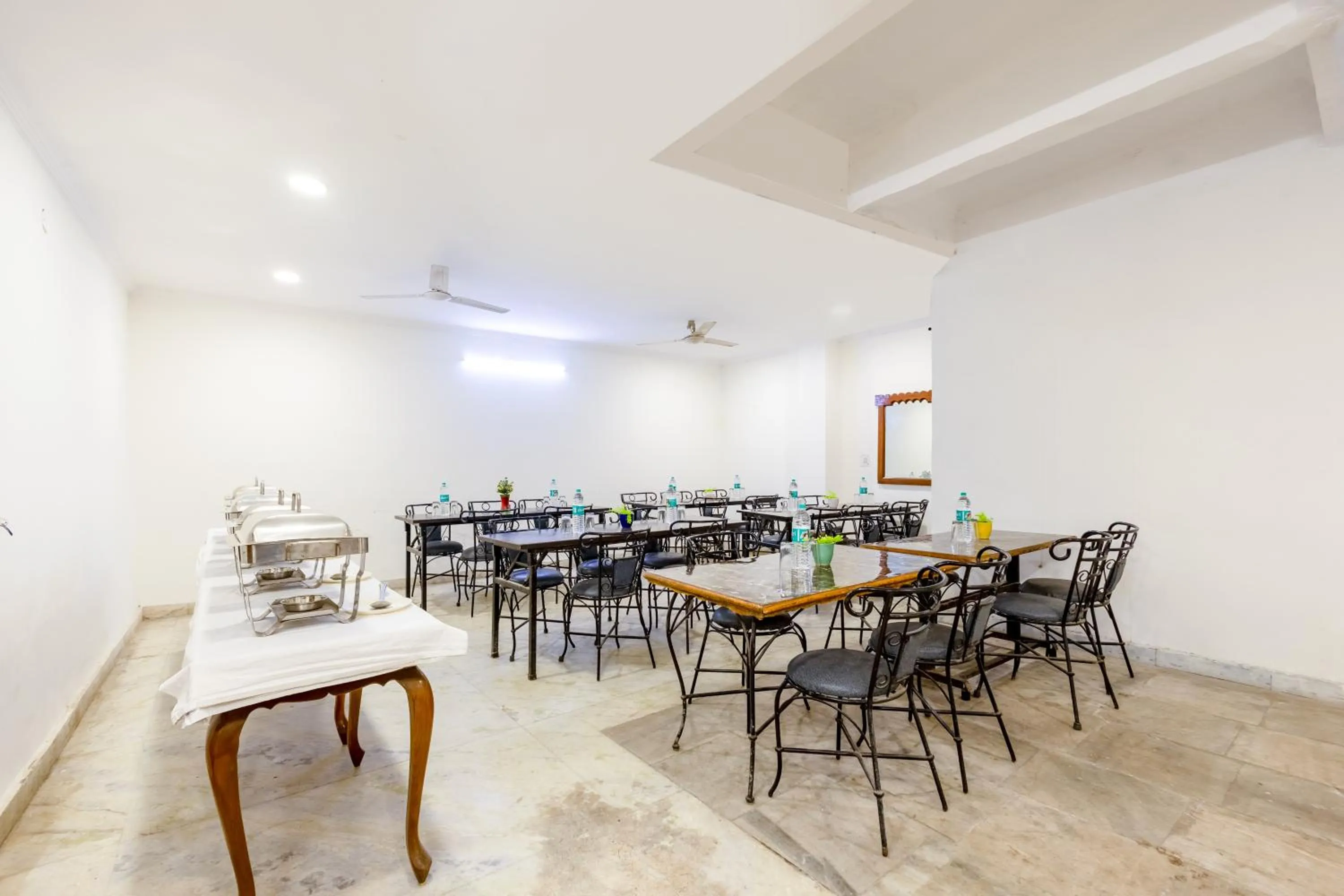Restaurant/places to eat in Hotel South Indian