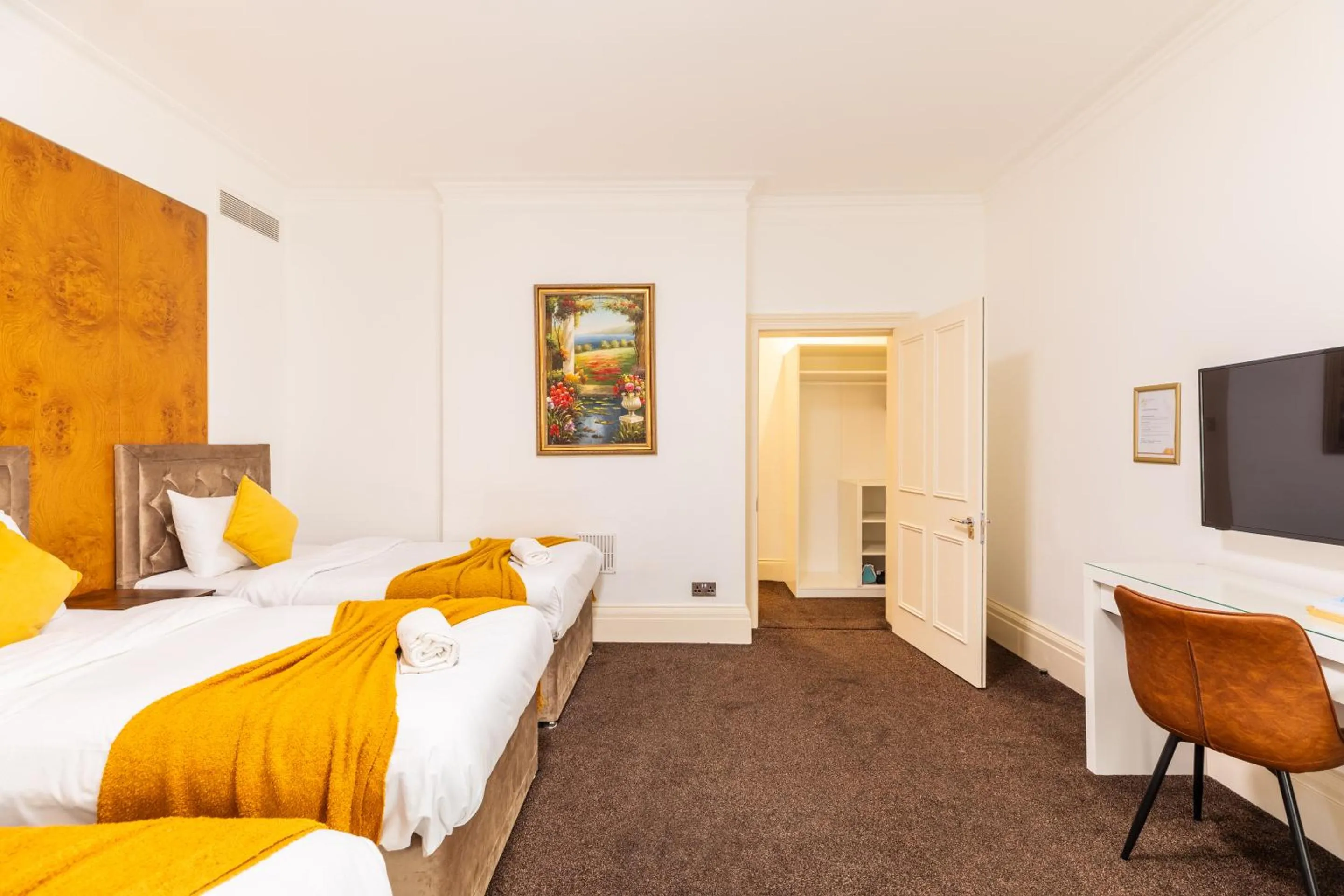 Bedroom, Bed in Mayfair Residences