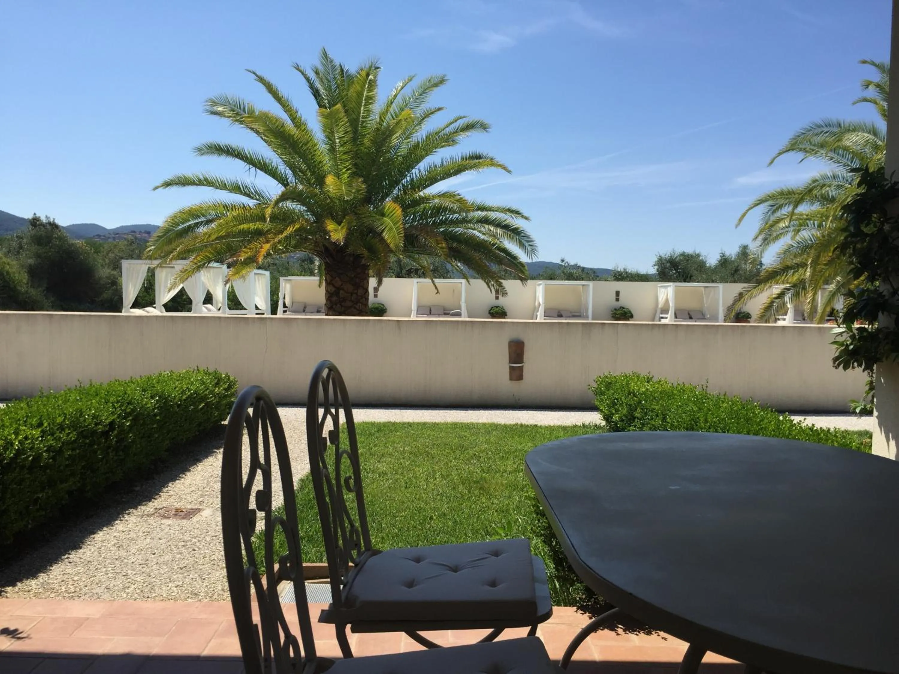 Pool view in Relais Le Fornacelle