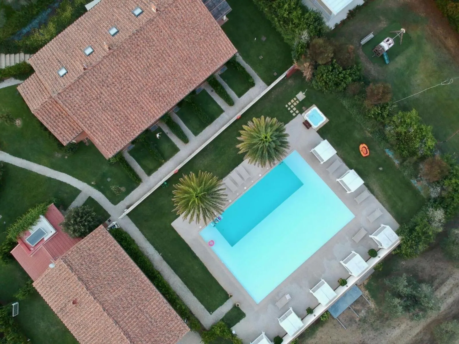 Pool view in Relais Le Fornacelle