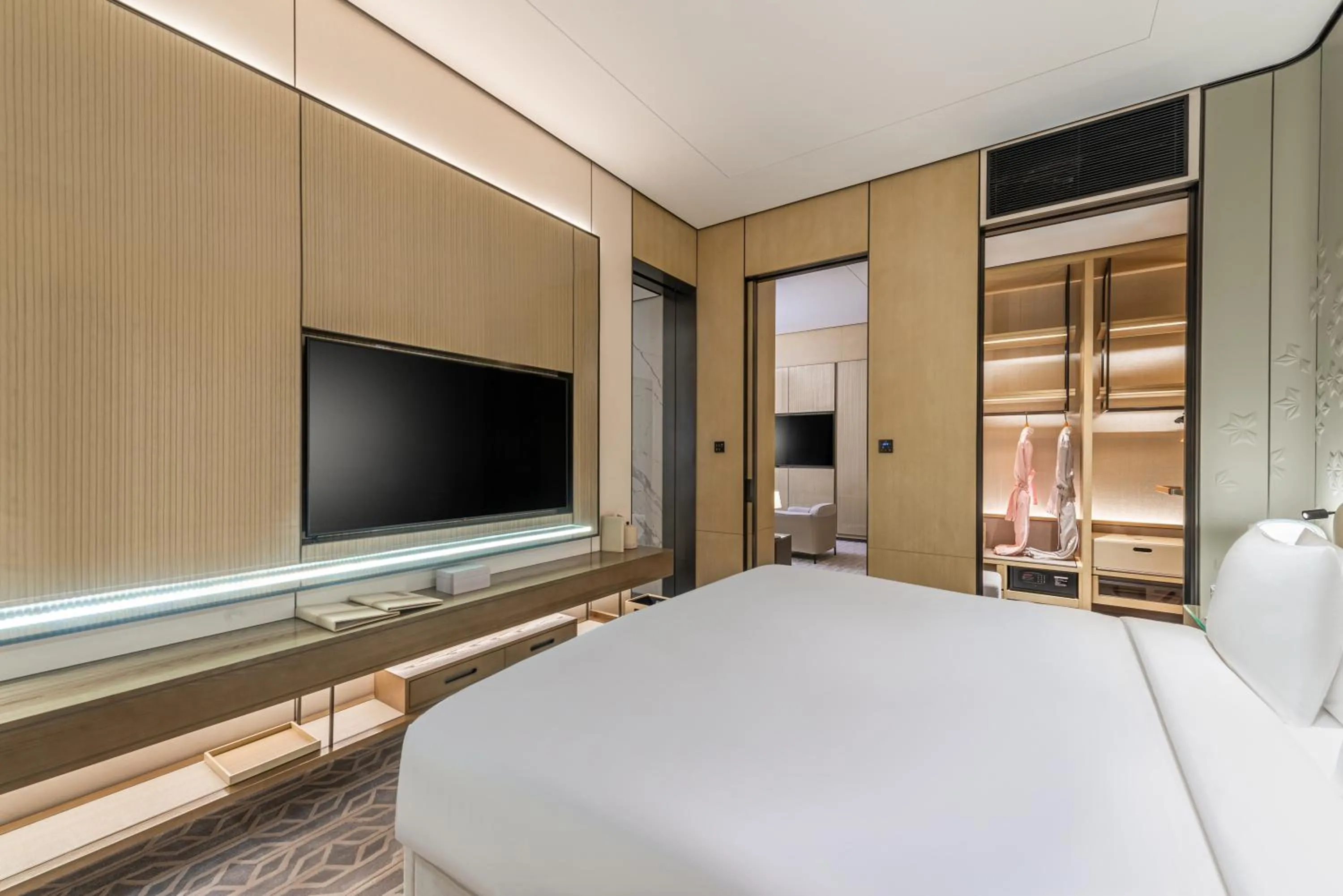 Bed in Narcissus The Royal Hotel