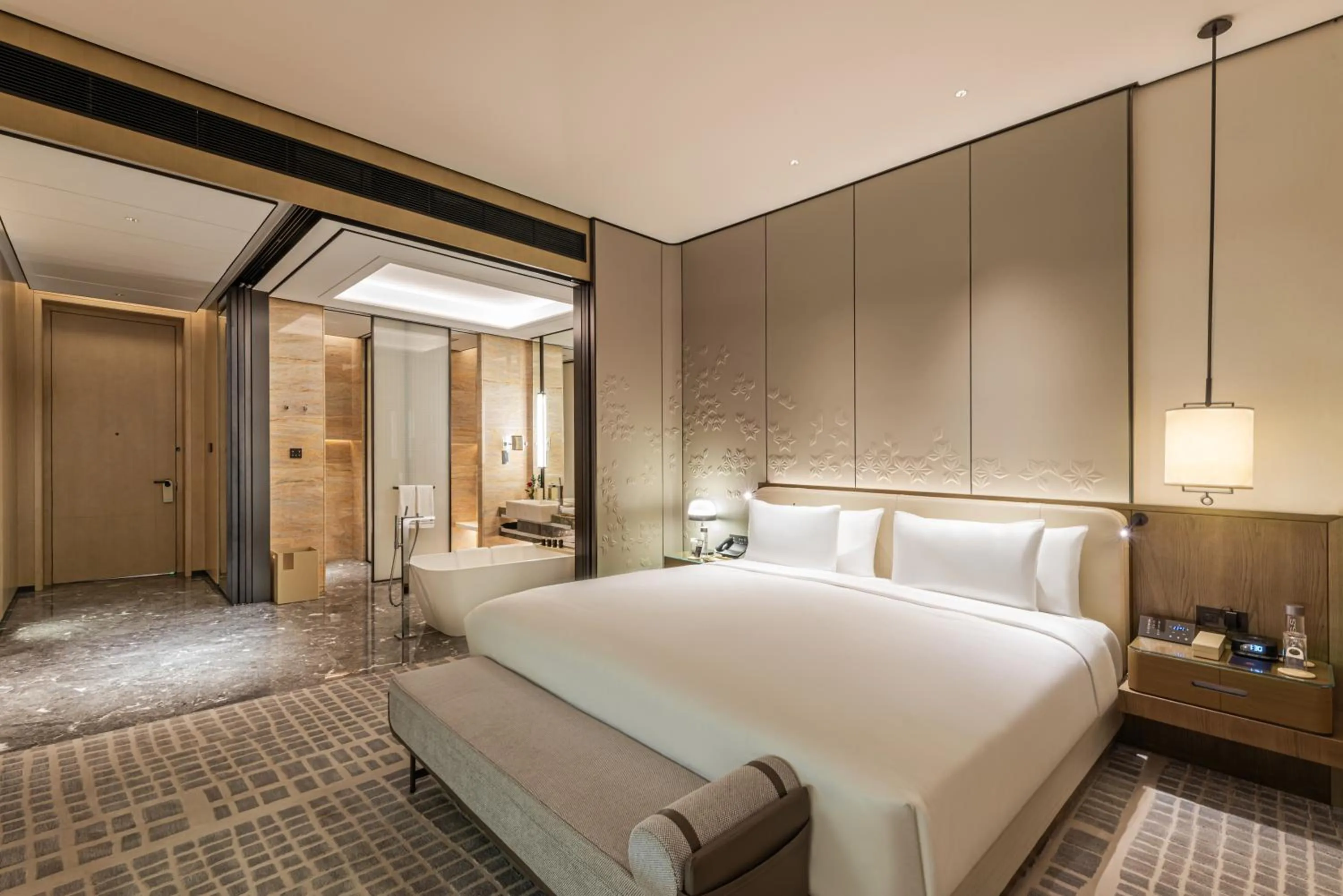 Photo of the whole room, Bed in Narcissus The Royal Hotel