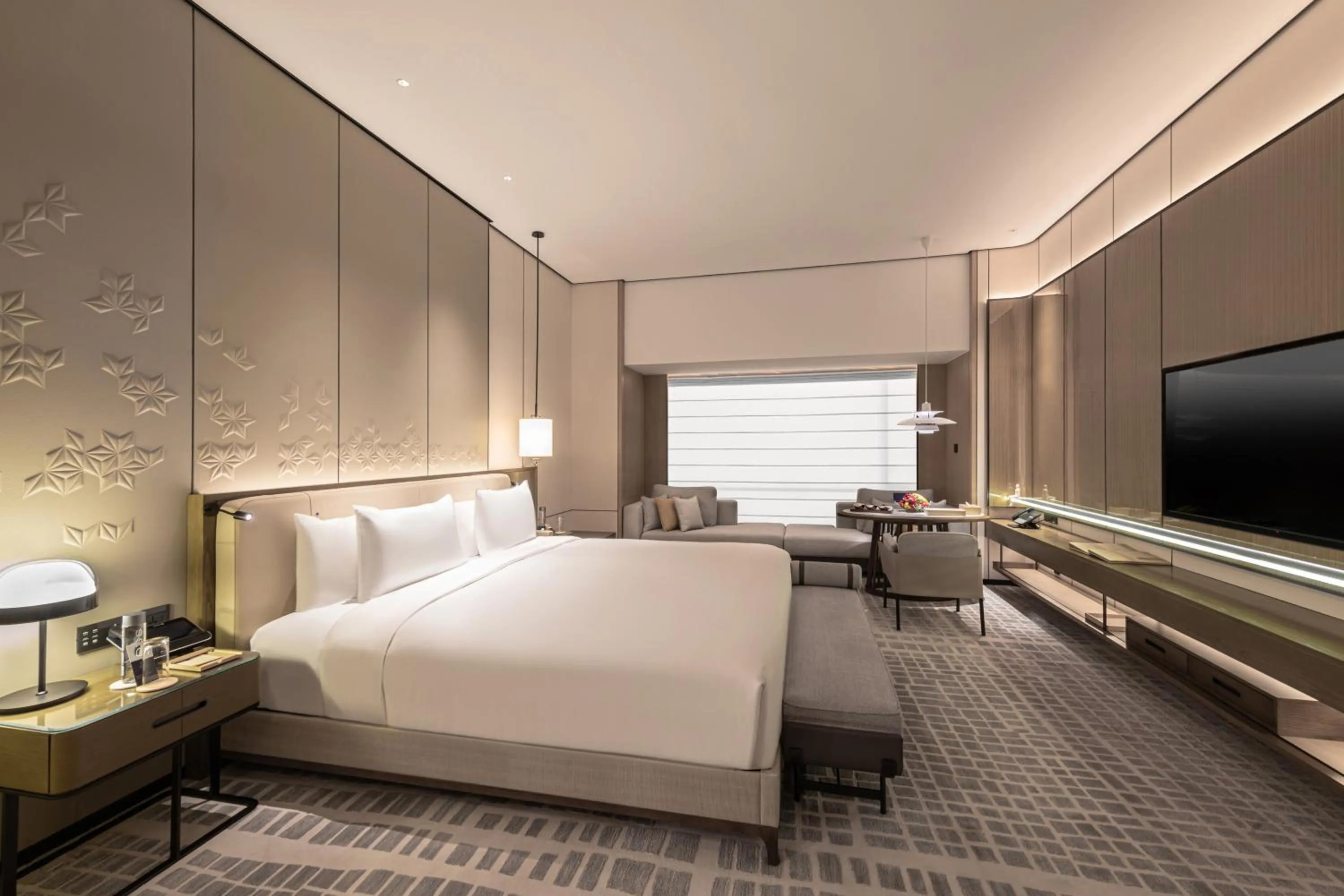 Bedroom, Bed in Narcissus The Royal Hotel