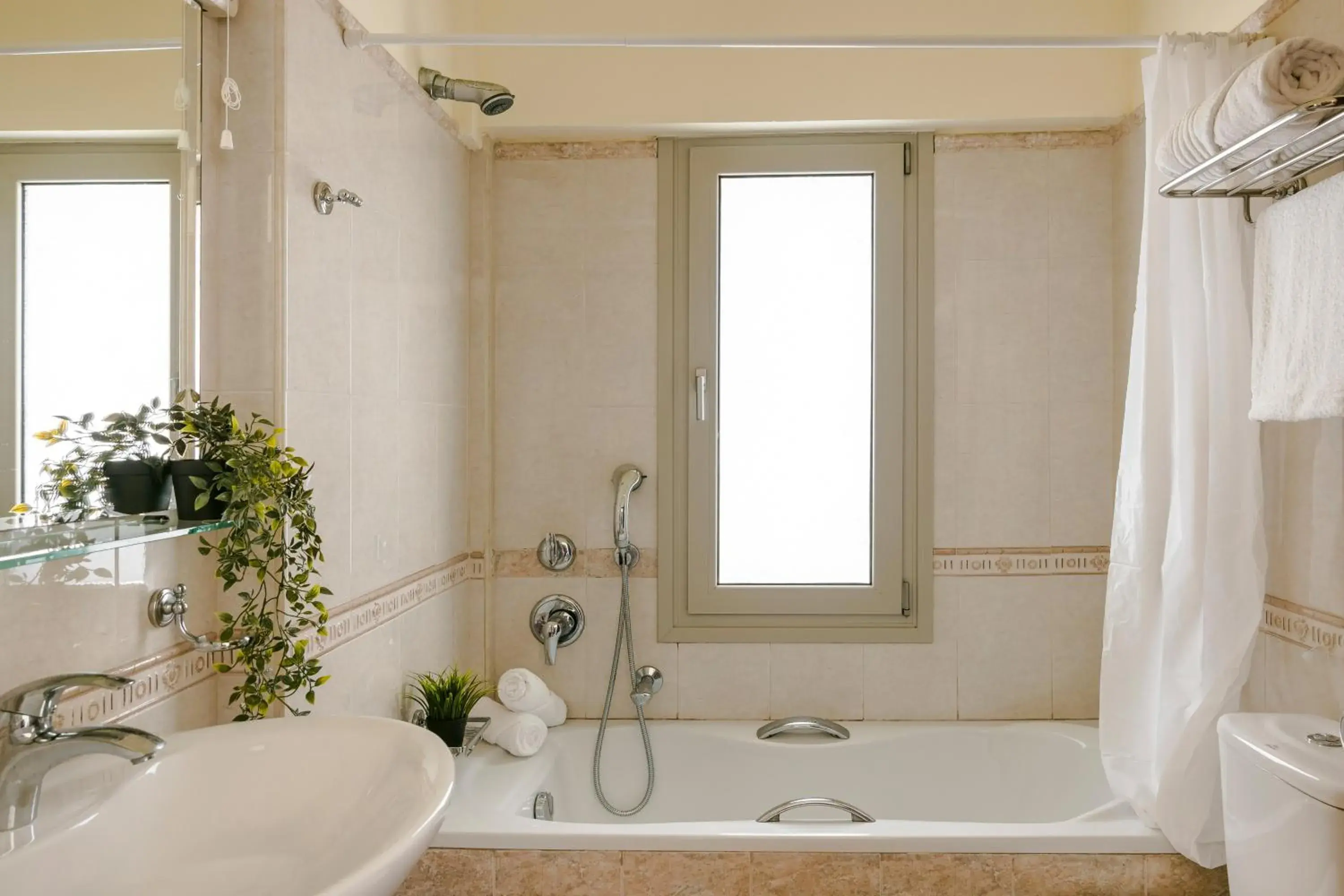 Classic Triple Room in Belle View Hotel - Sea View & Sunset Classic Triple Room in Belle View Hotel - Sea View & Sunset