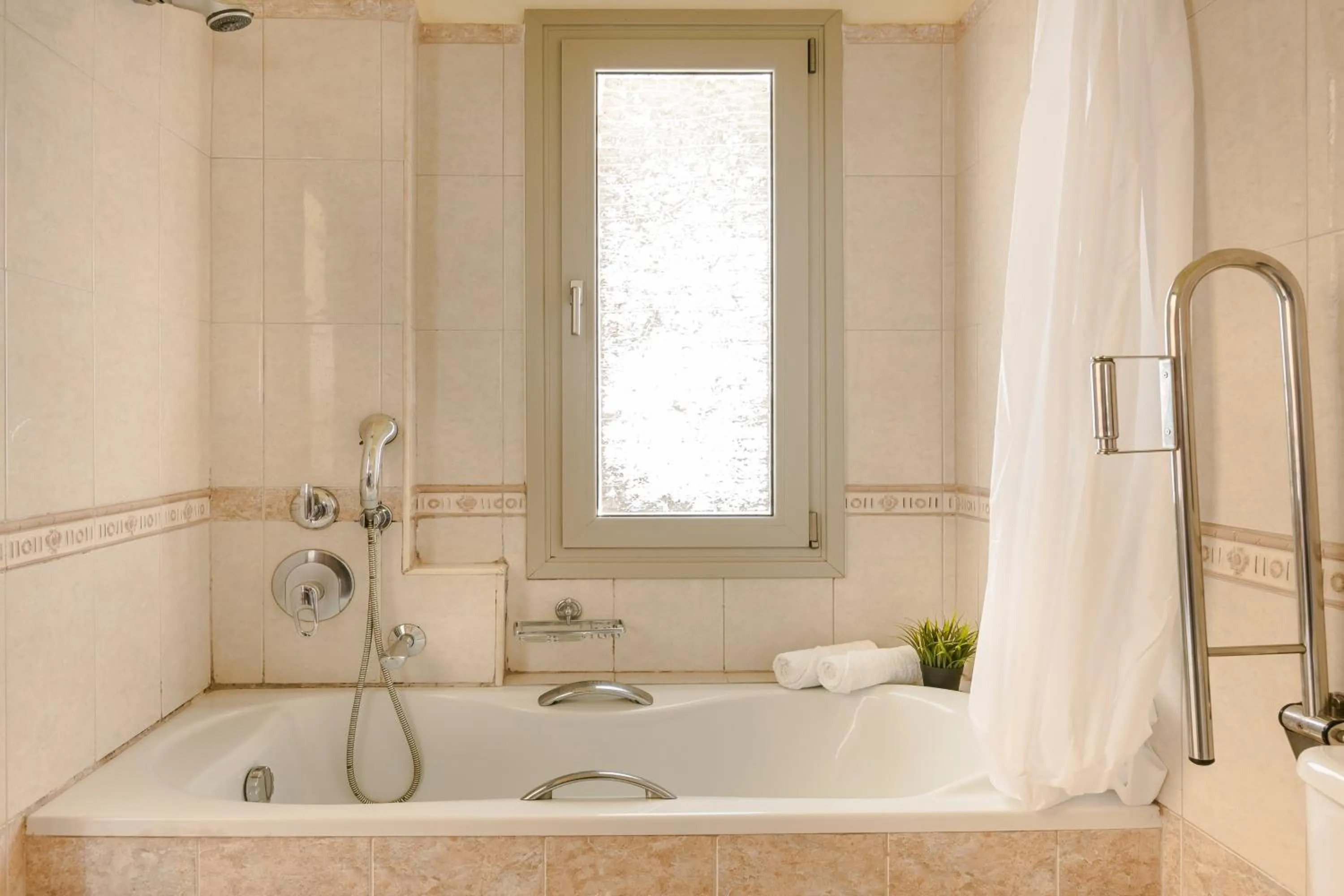 Shower in Belle View Hotel - Sea View & Sunset