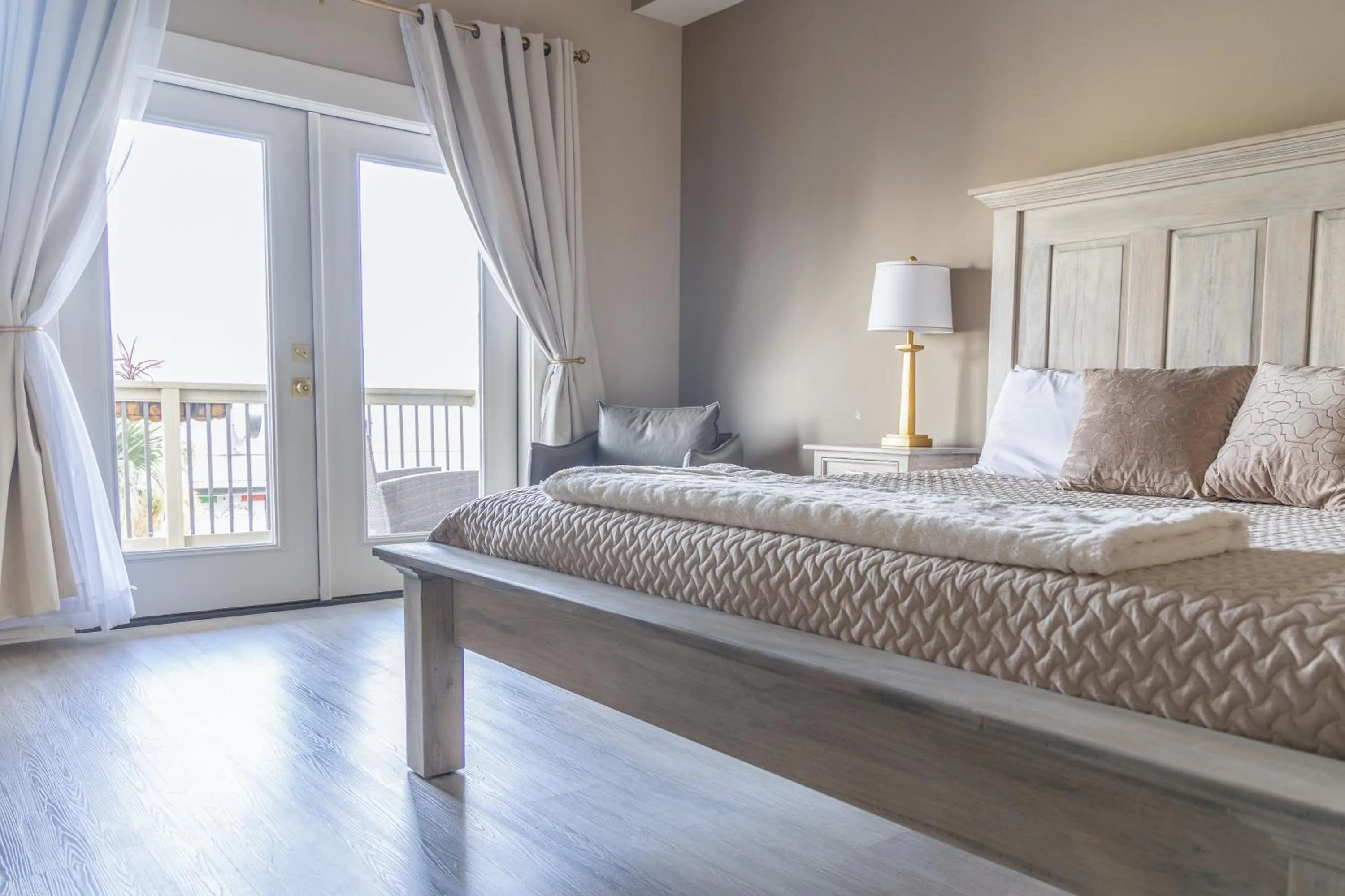 Bed in Hotel Whiskey in Pascagoula