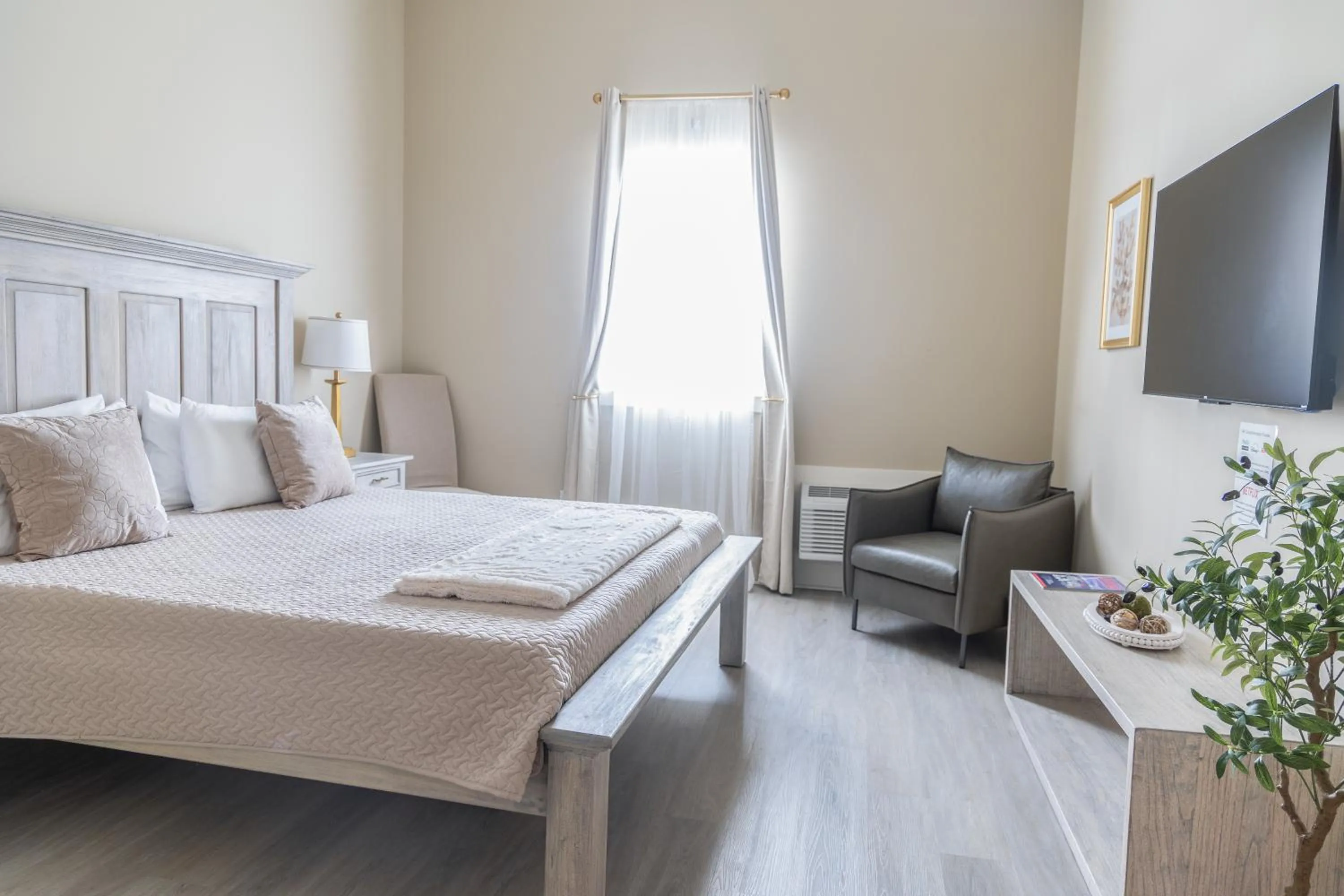 Bed in Hotel Whiskey in Pascagoula