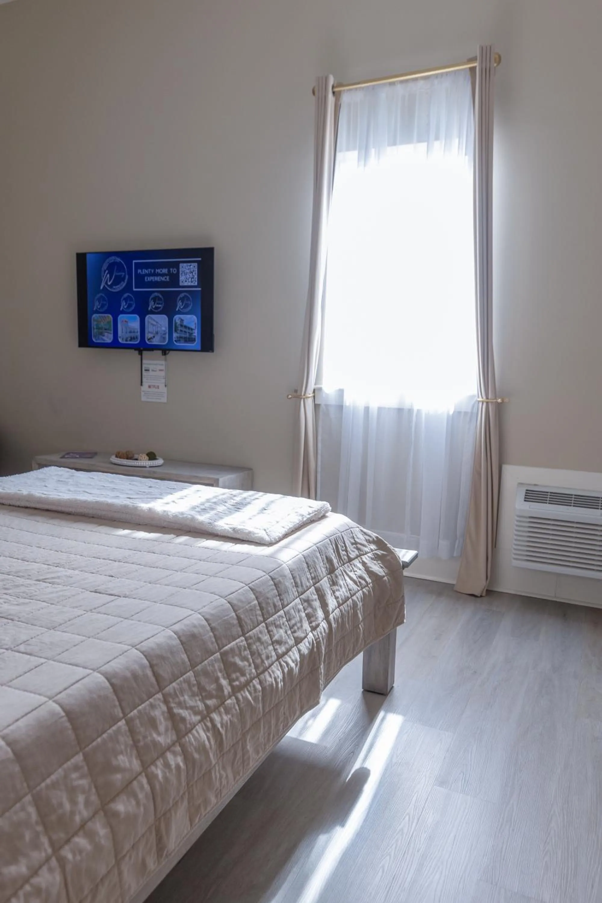 Bed in Hotel Whiskey in Pascagoula