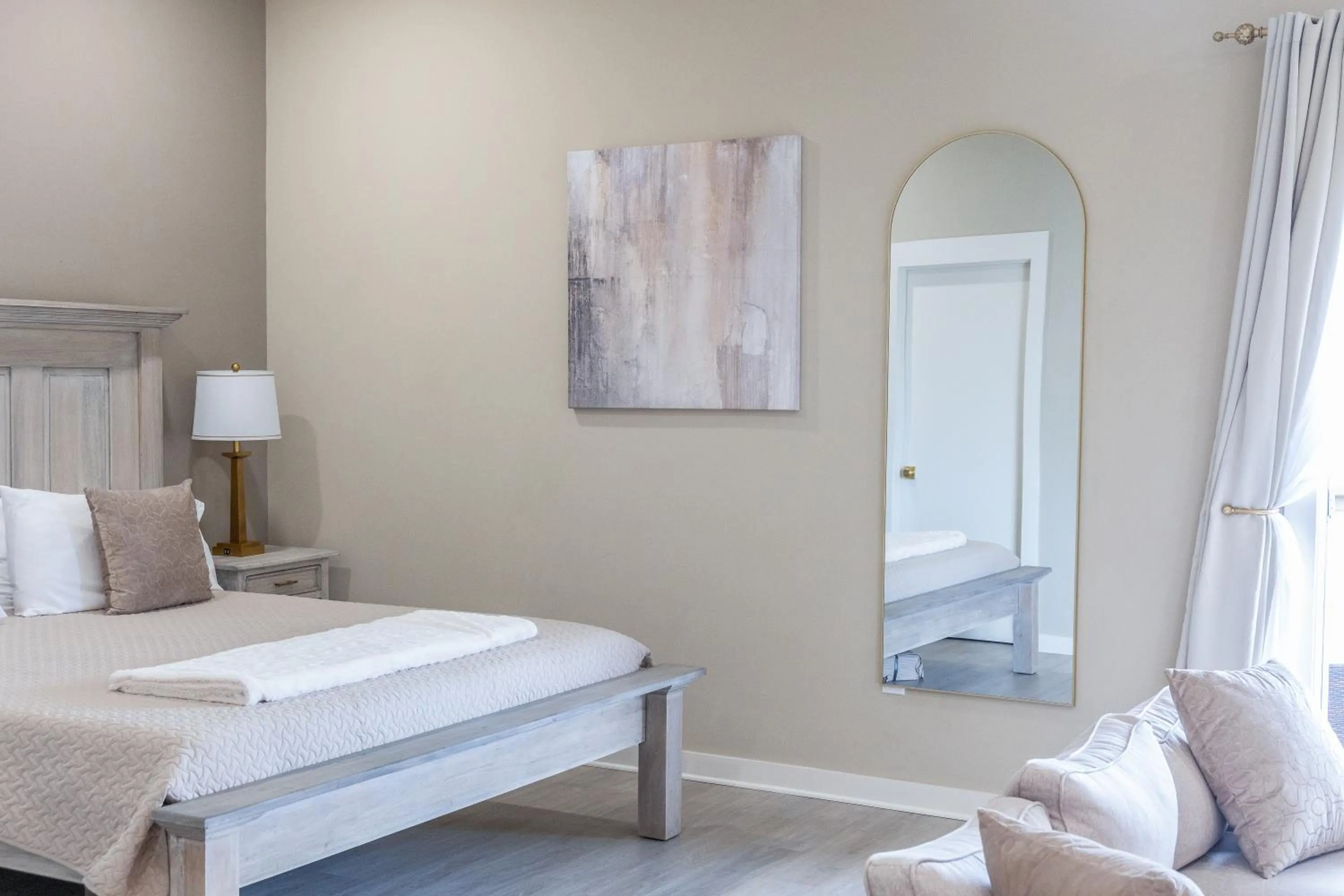 Bed in Hotel Whiskey in Pascagoula